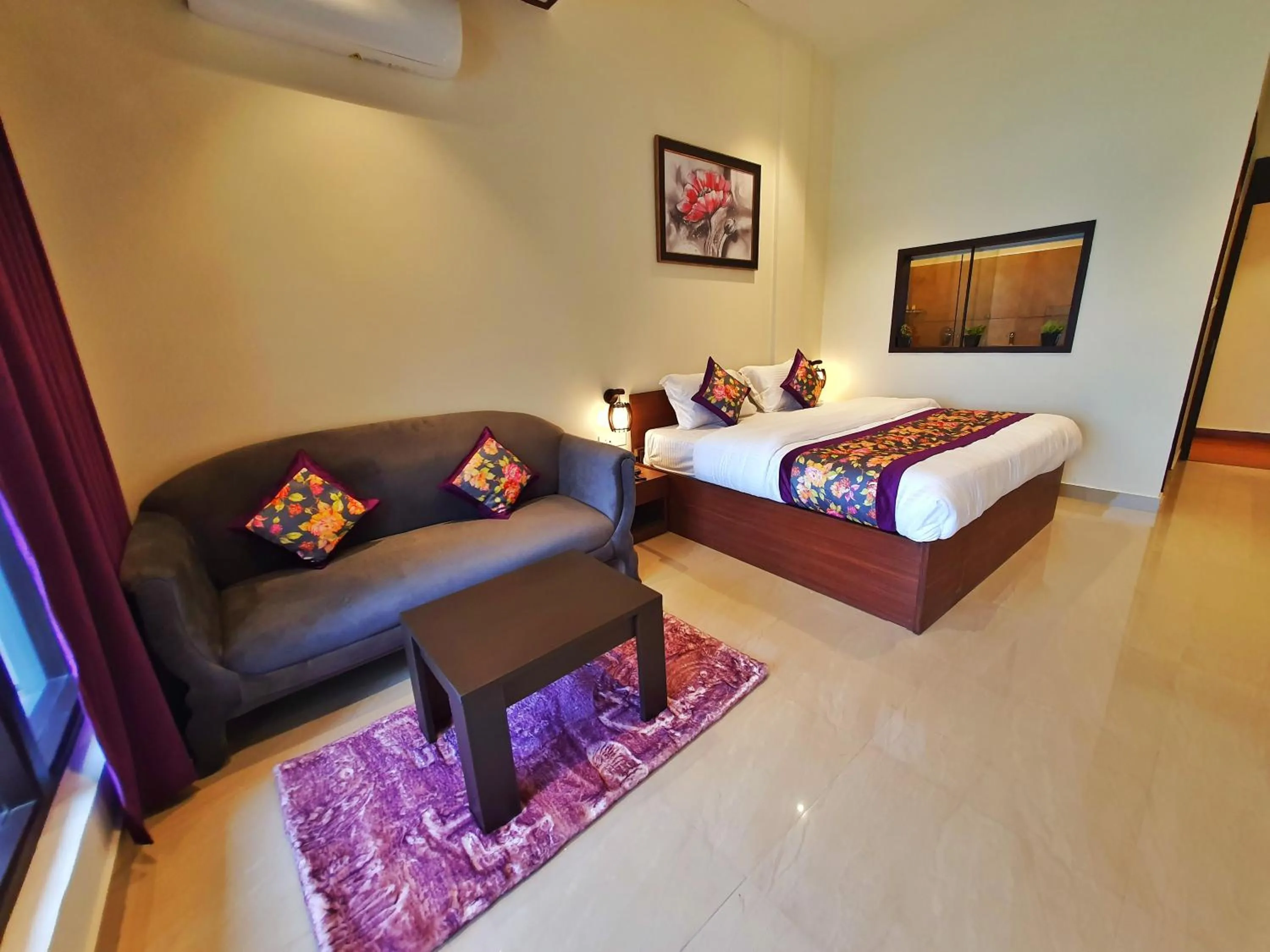 Seating area, Bed in The Lake Hill