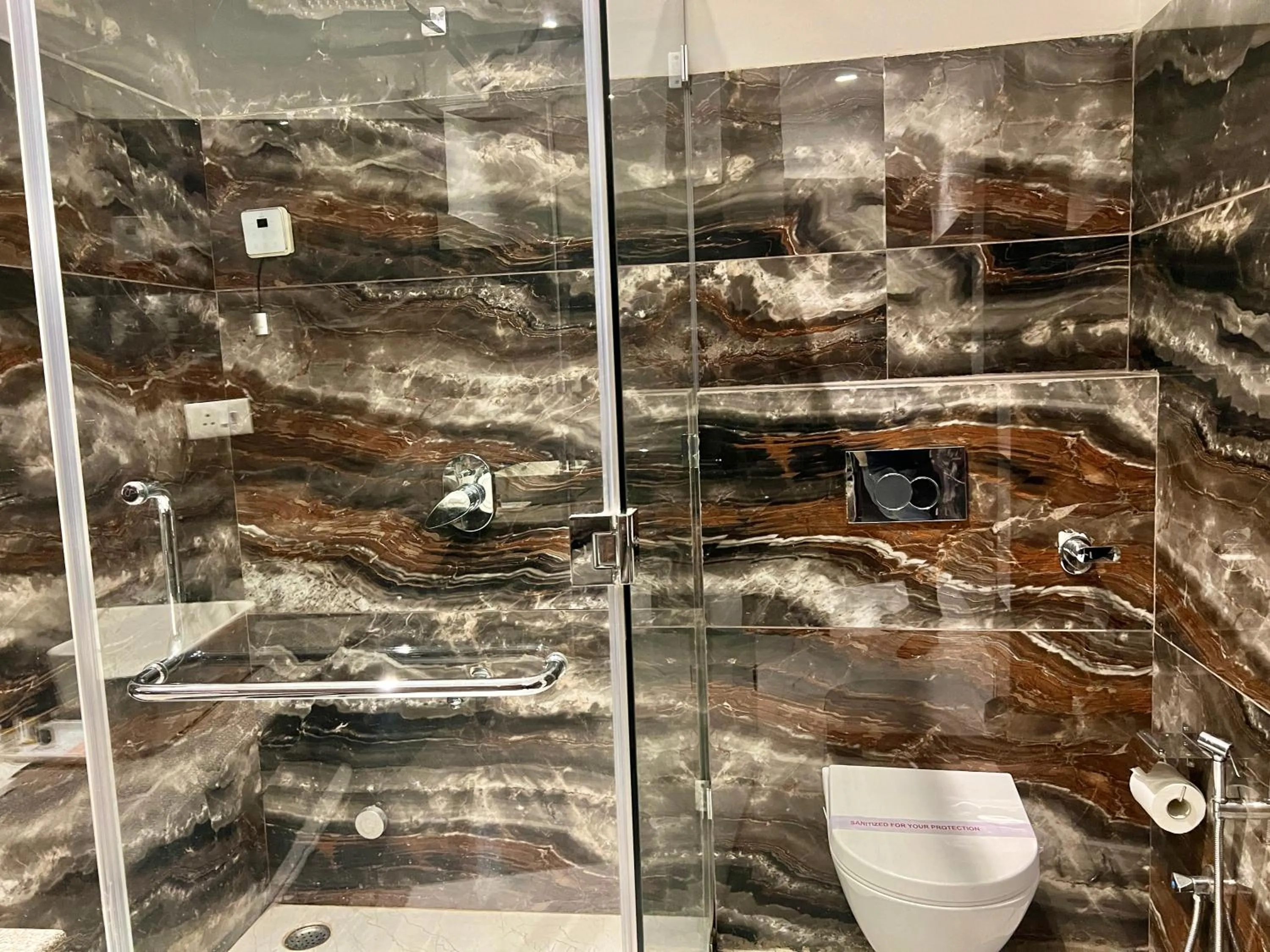 Shower in The Lake Hill