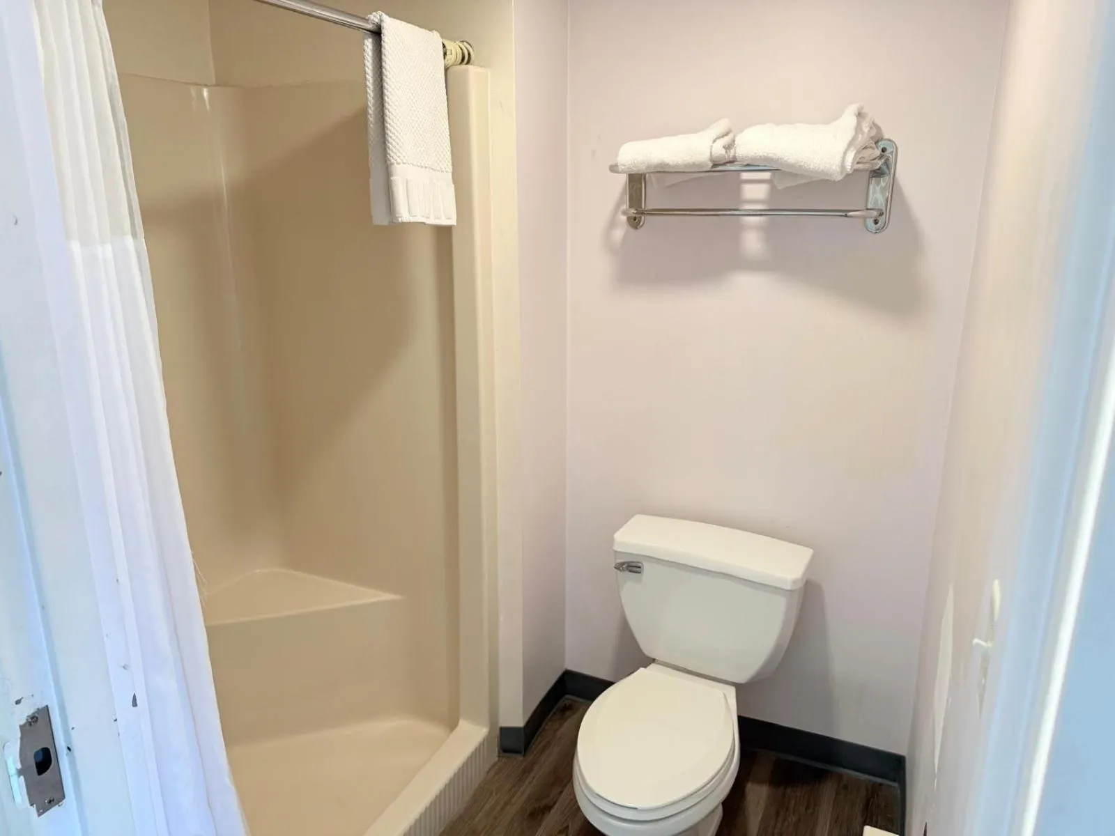 Bathroom in Express Inn-Rahway
