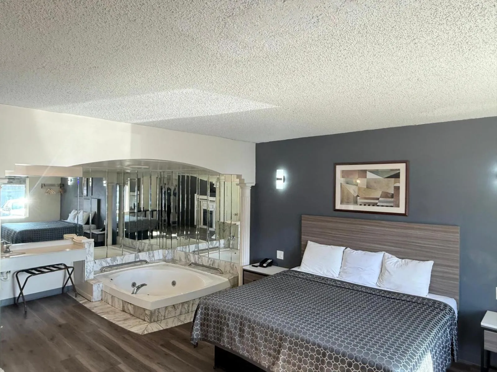 Bedroom, Bed in Express Inn-Rahway