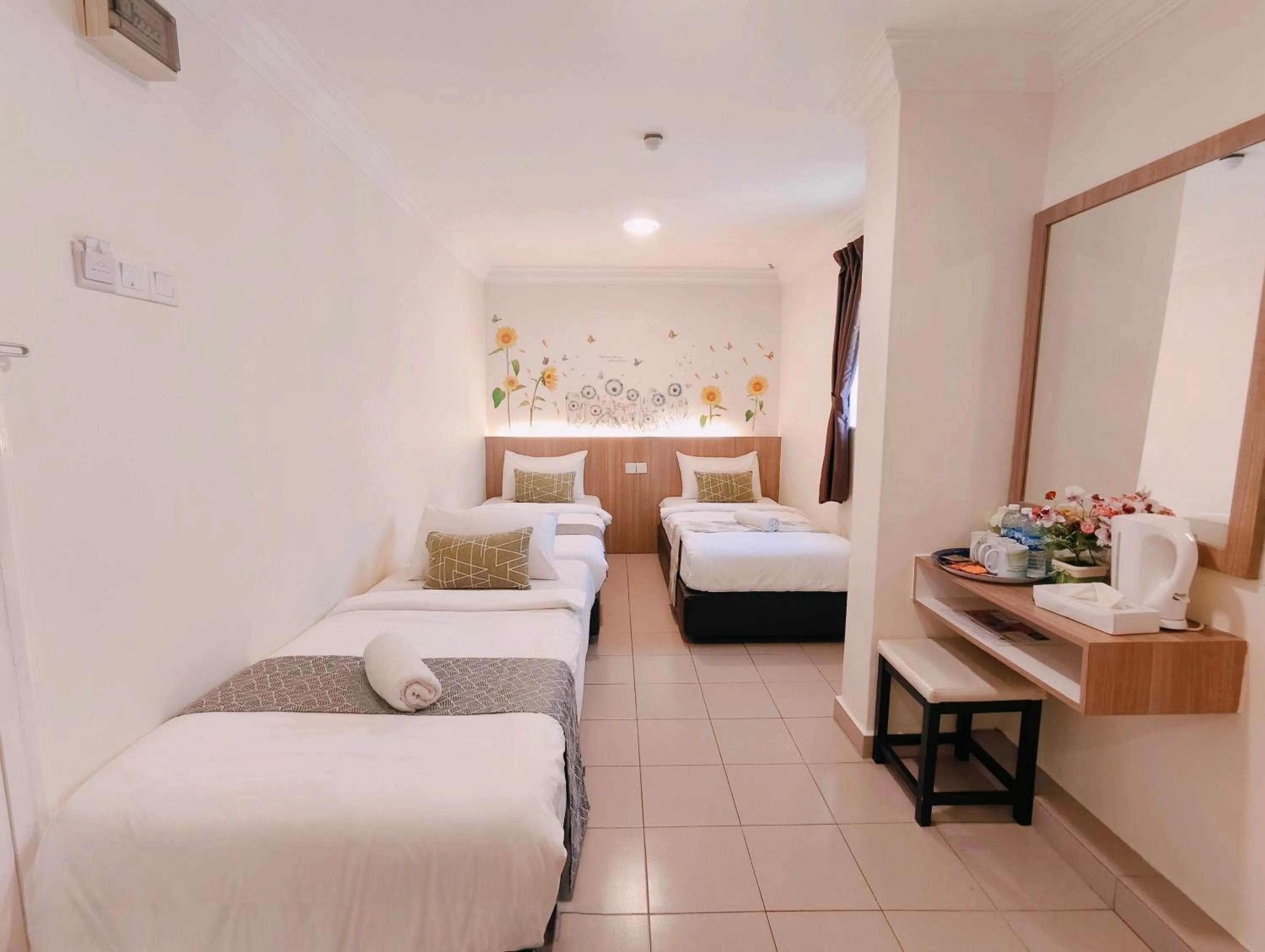 Bed in SCC Gateway Chinatown Hotel