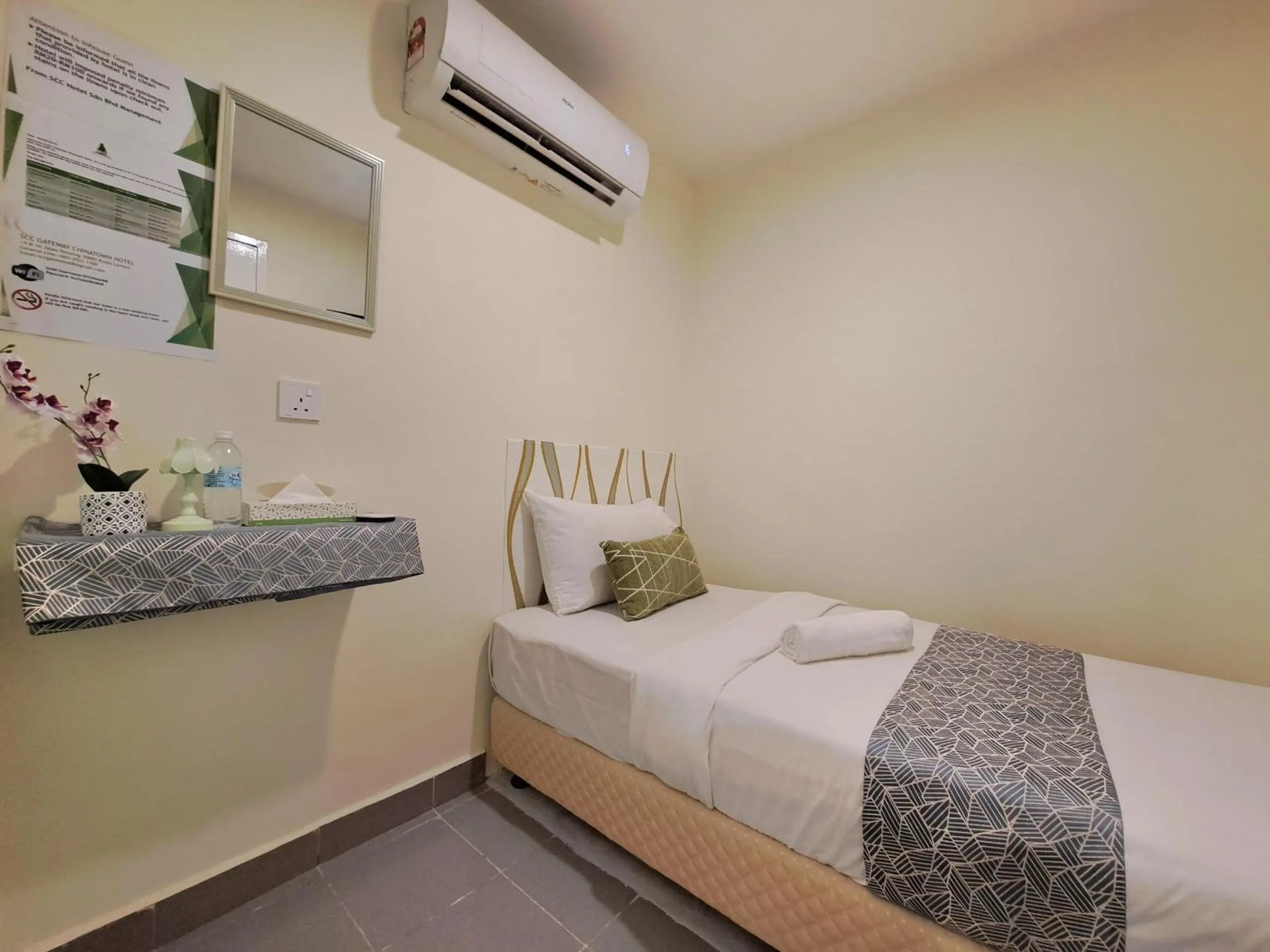 Bedroom, Bed in SCC Gateway Chinatown Hotel