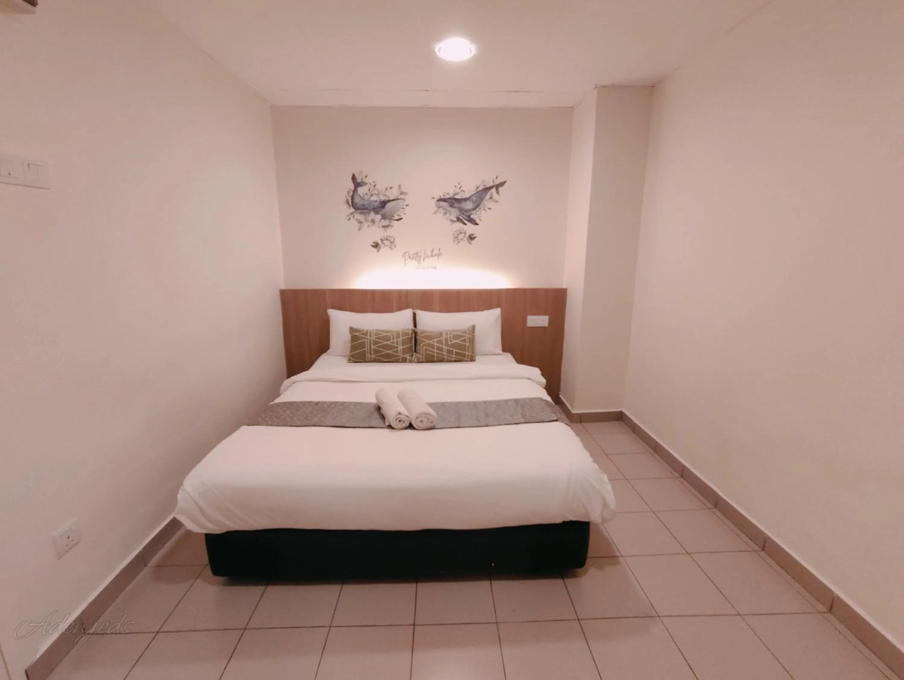 Bed in SCC Gateway Chinatown Hotel