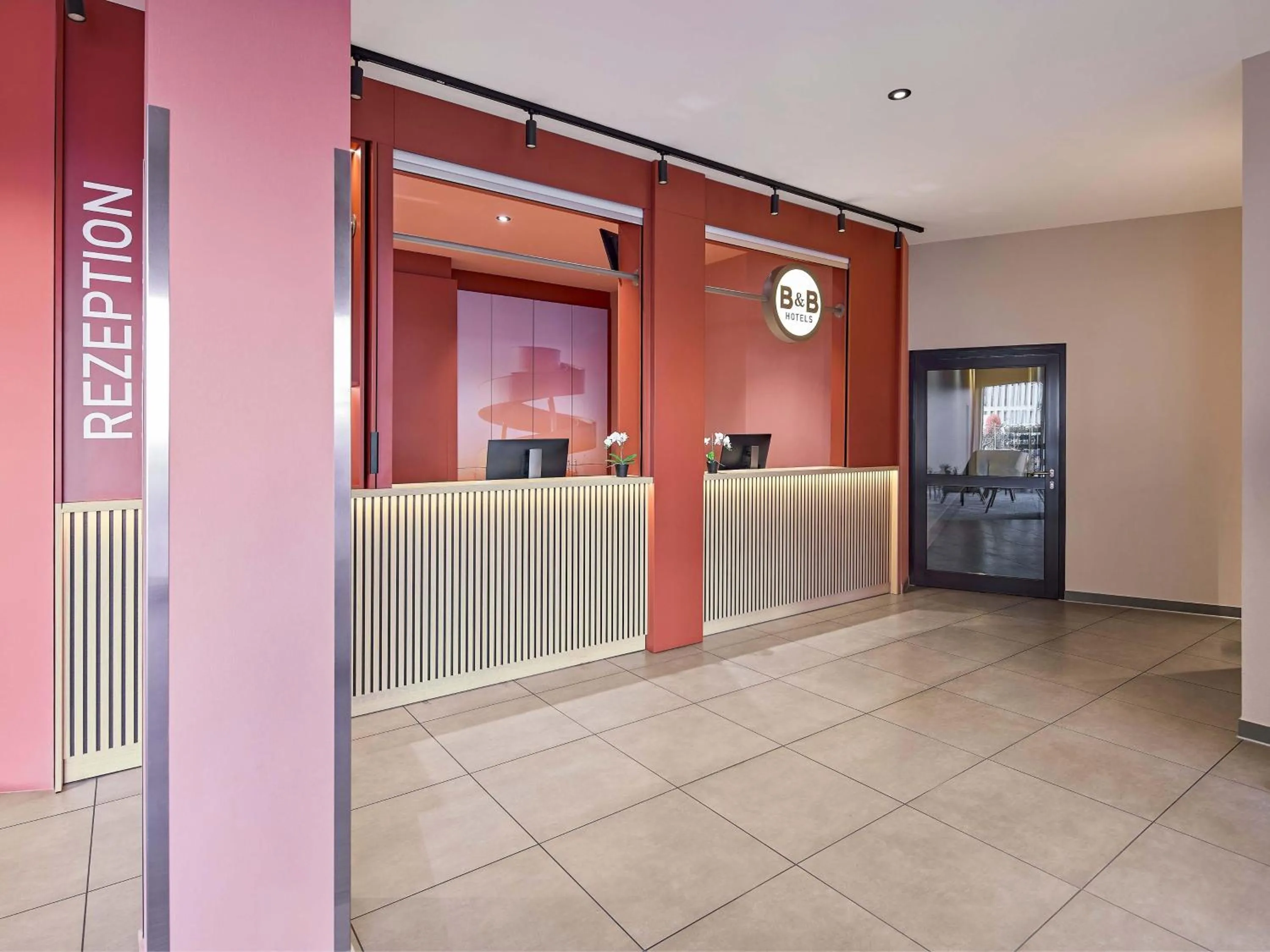 Lobby or reception in B&B Hotel Hamm