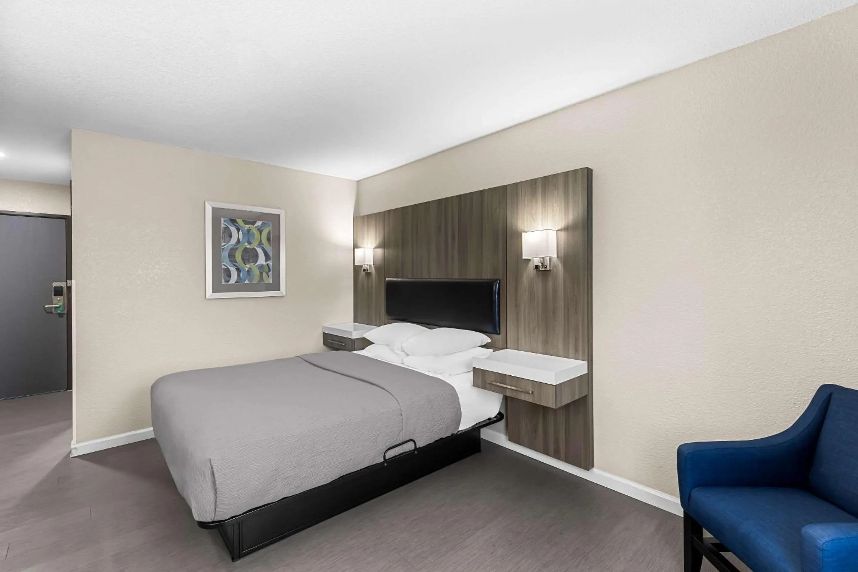 Bedroom, Bed in Quality Inn Oskaloosa