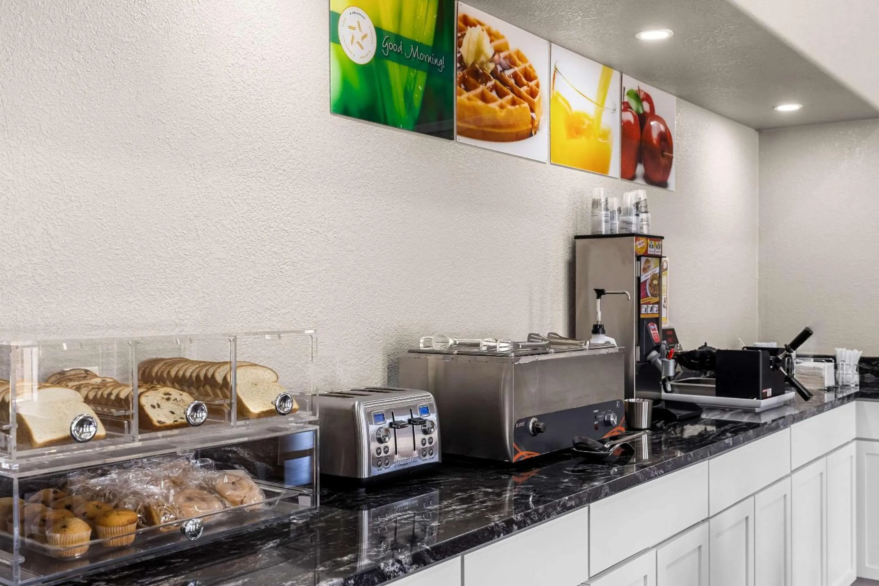 Breakfast in Quality Inn Oskaloosa