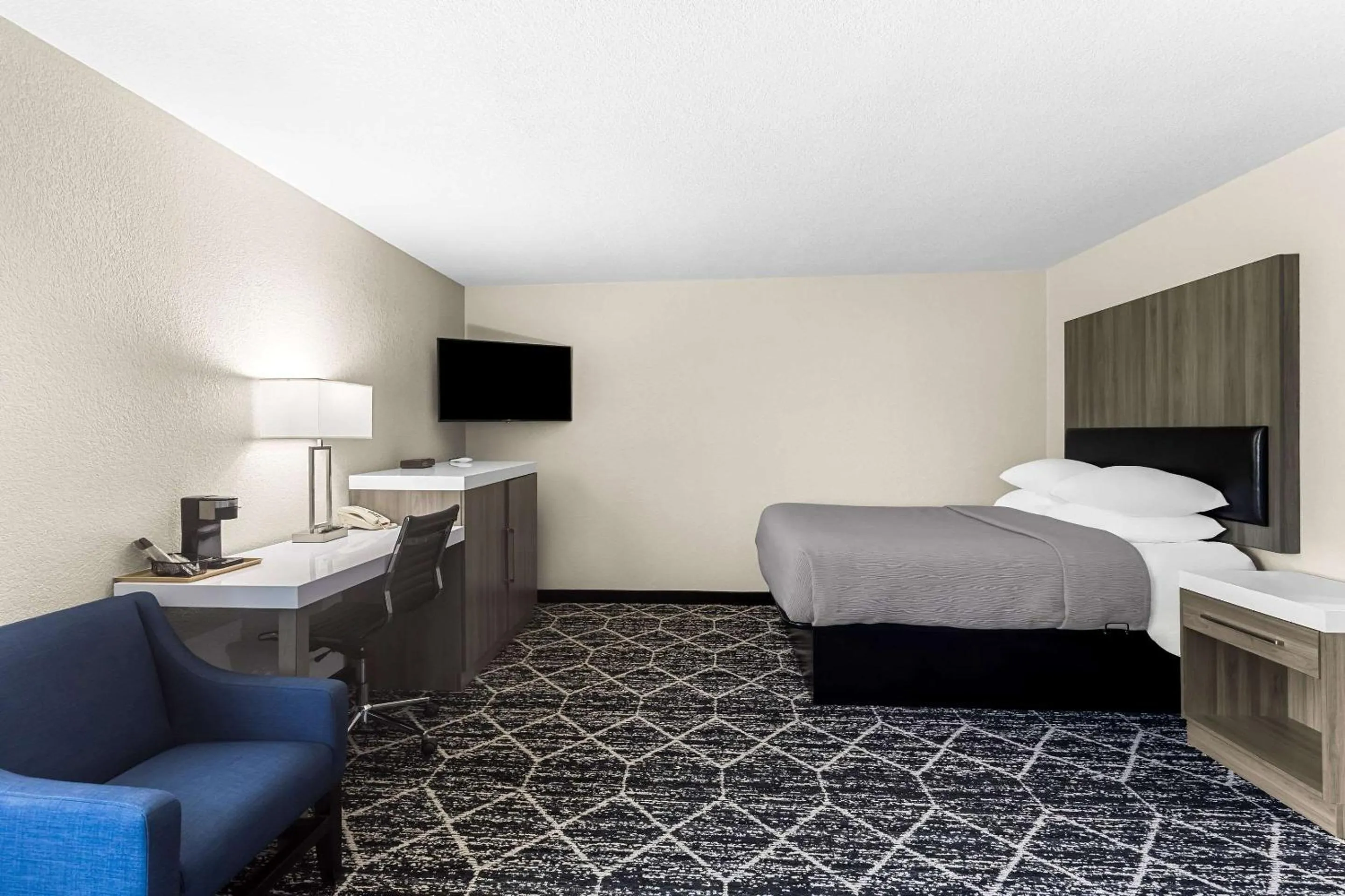 Bedroom, Bed in Quality Inn Oskaloosa