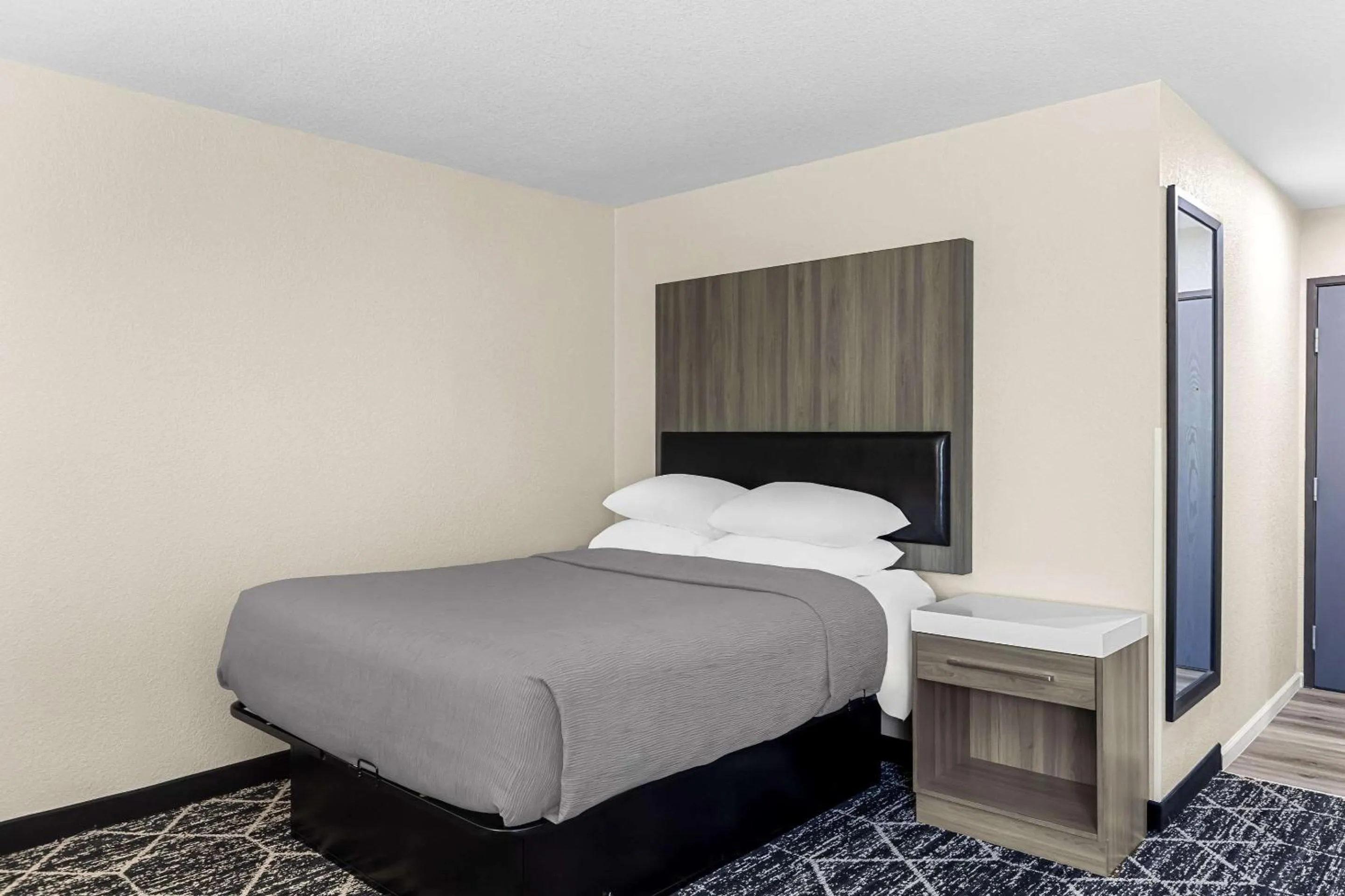 Bedroom, Bed in Quality Inn Oskaloosa