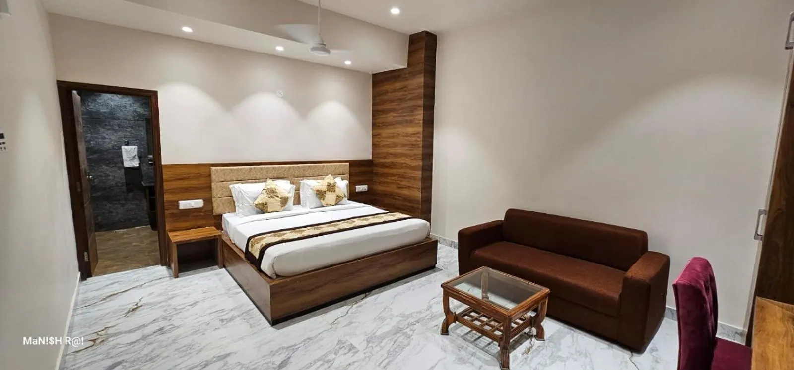 Photo of the whole room in HOTEL SILVER STONE