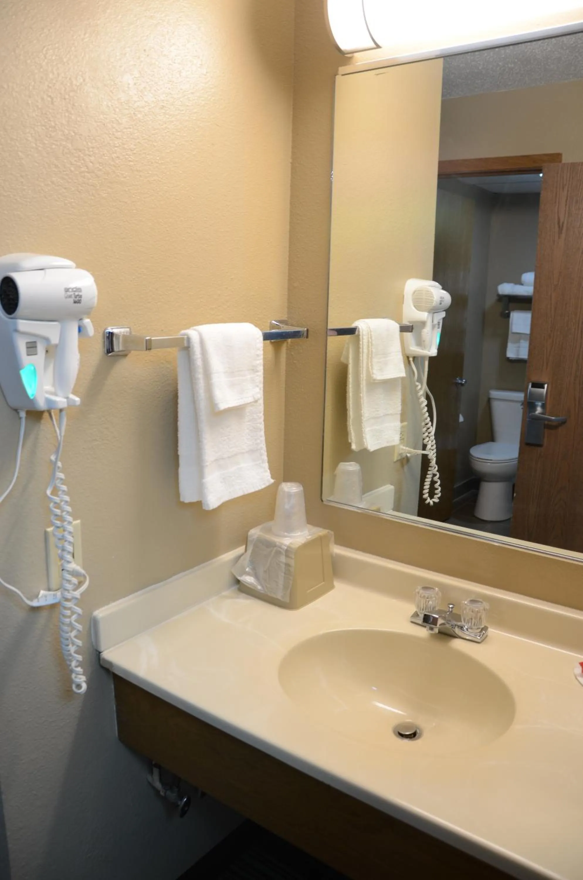 Super 8 by Wyndham Centerville