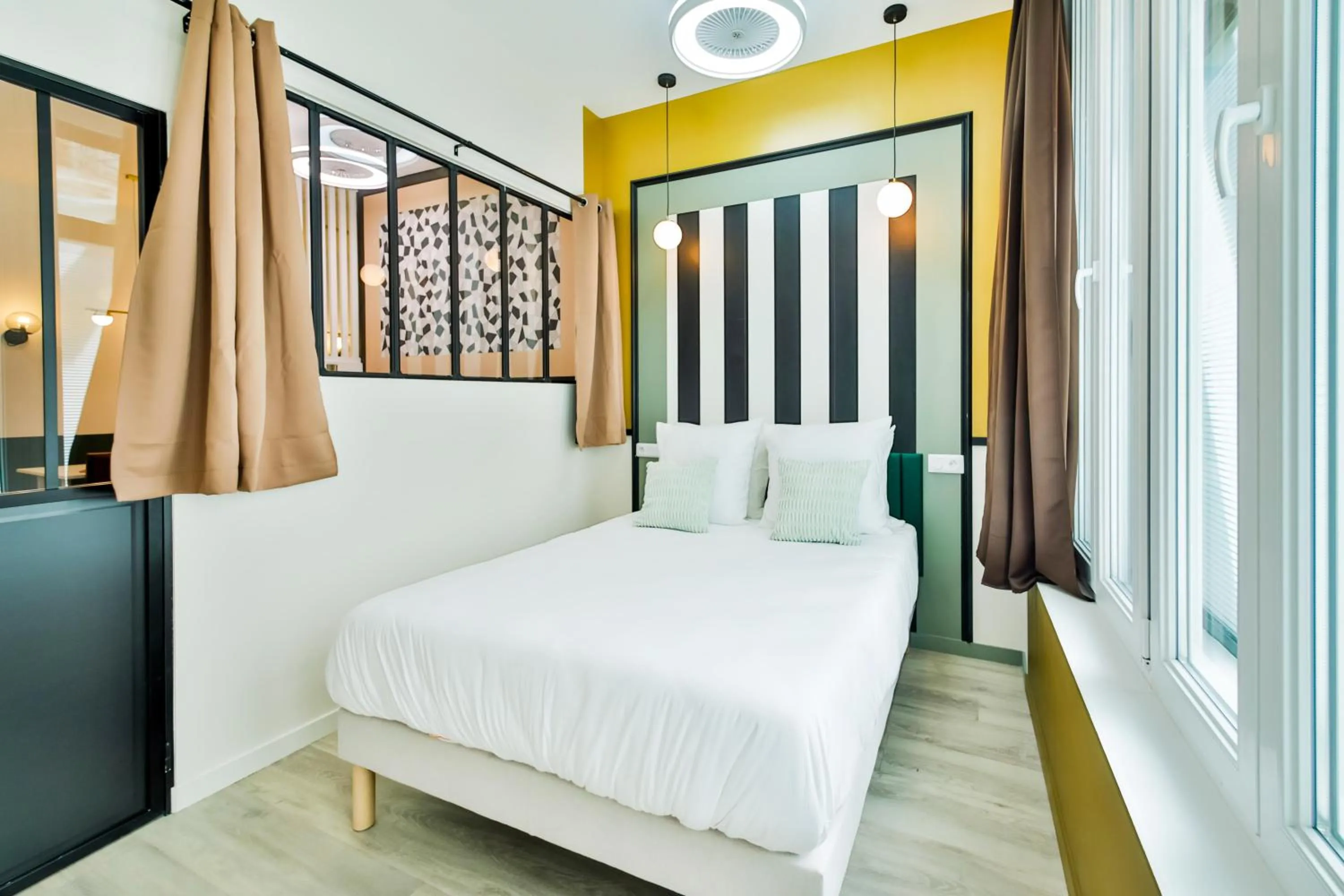 Bedroom, Bed in WS Louvre - Casanova