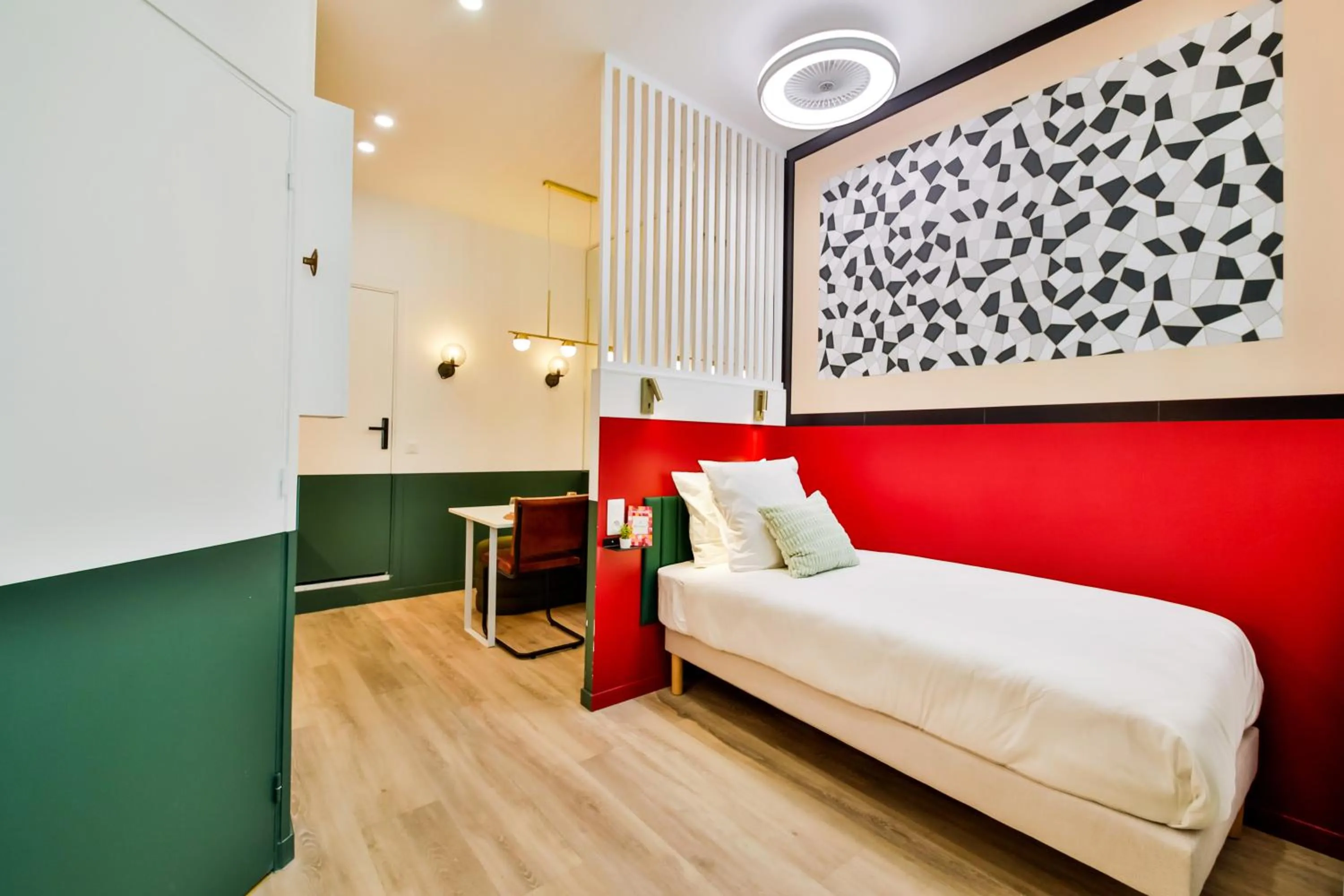 Bedroom, Bed in WS Louvre - Casanova