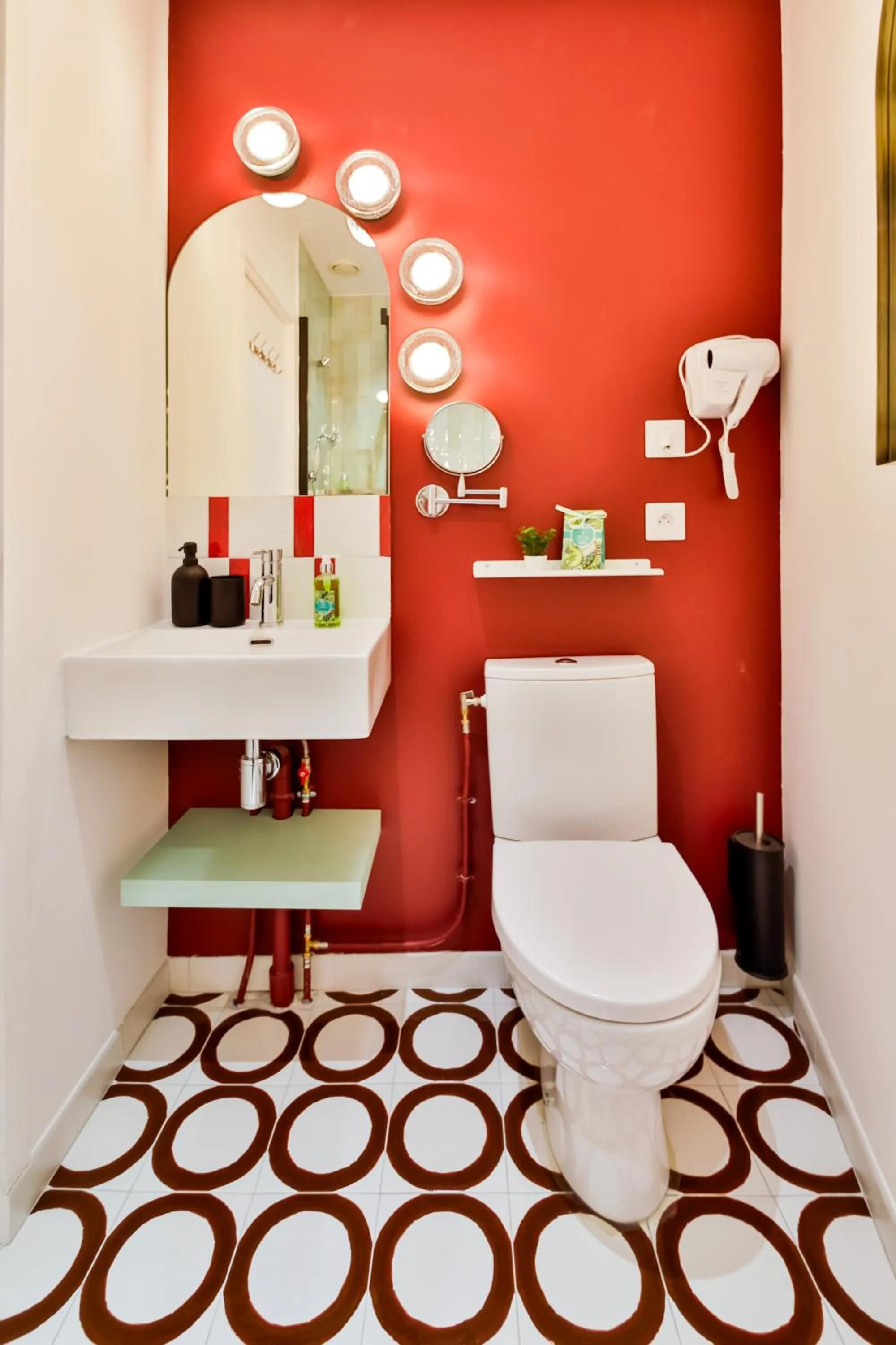 Toilet in WS Louvre - Casanova