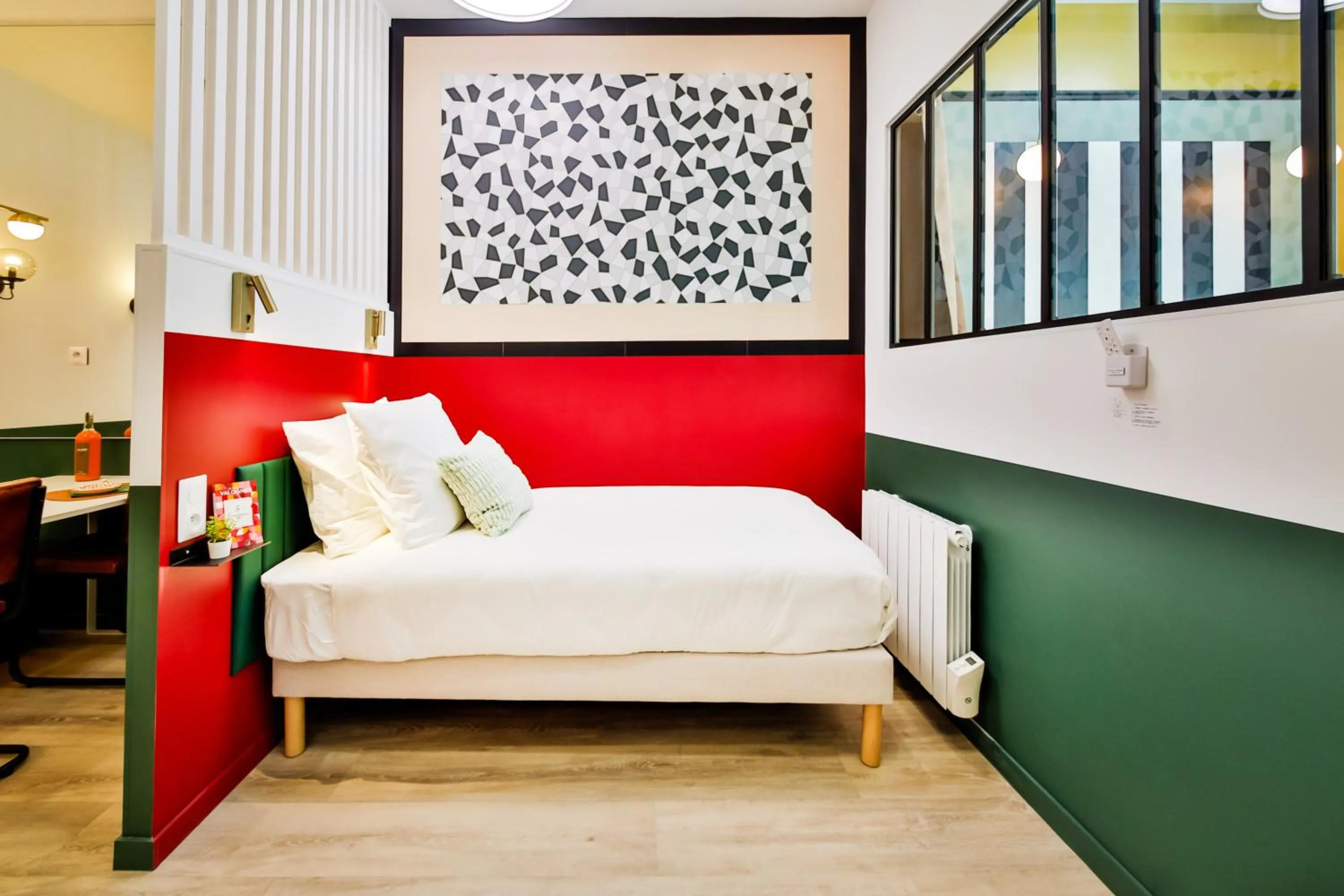 Bedroom, Bed in WS Louvre - Casanova