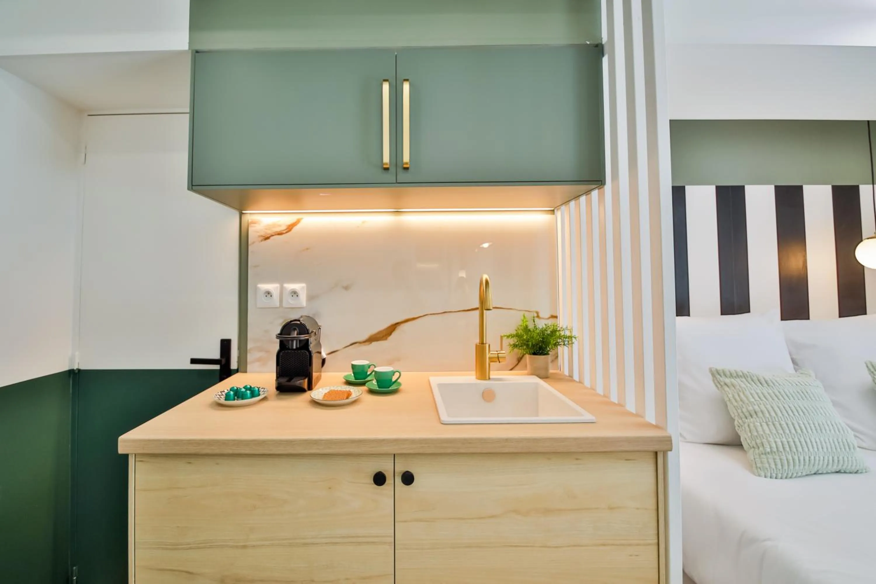 Kitchen or kitchenette, Bed in WS Louvre - Casanova