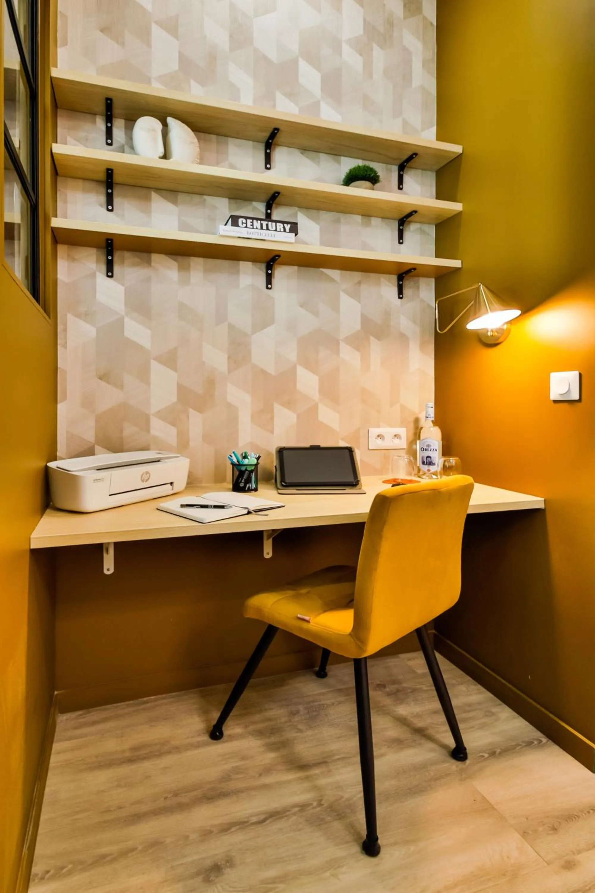 Property building in WS Louvre - Casanova