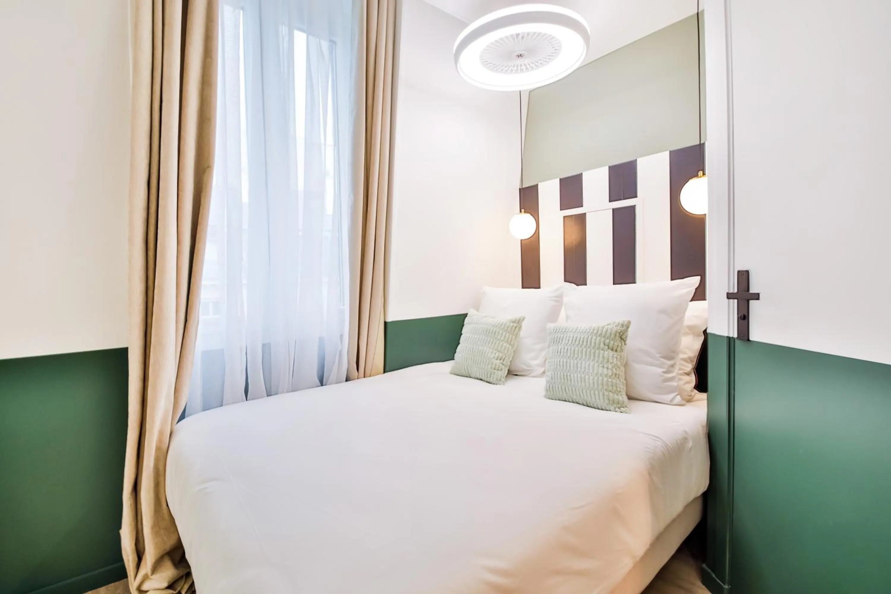 Bed in WS Louvre - Casanova