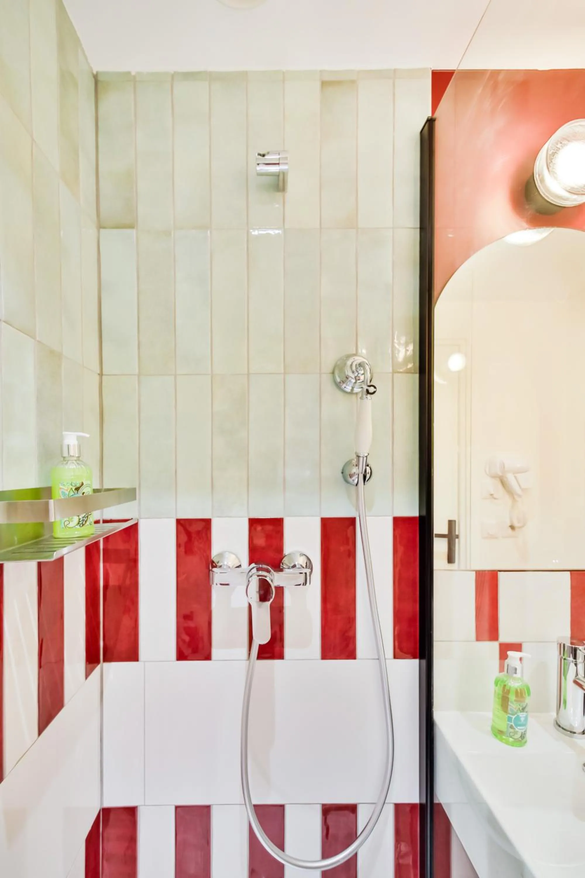 Shower, Bed in WS Louvre - Casanova