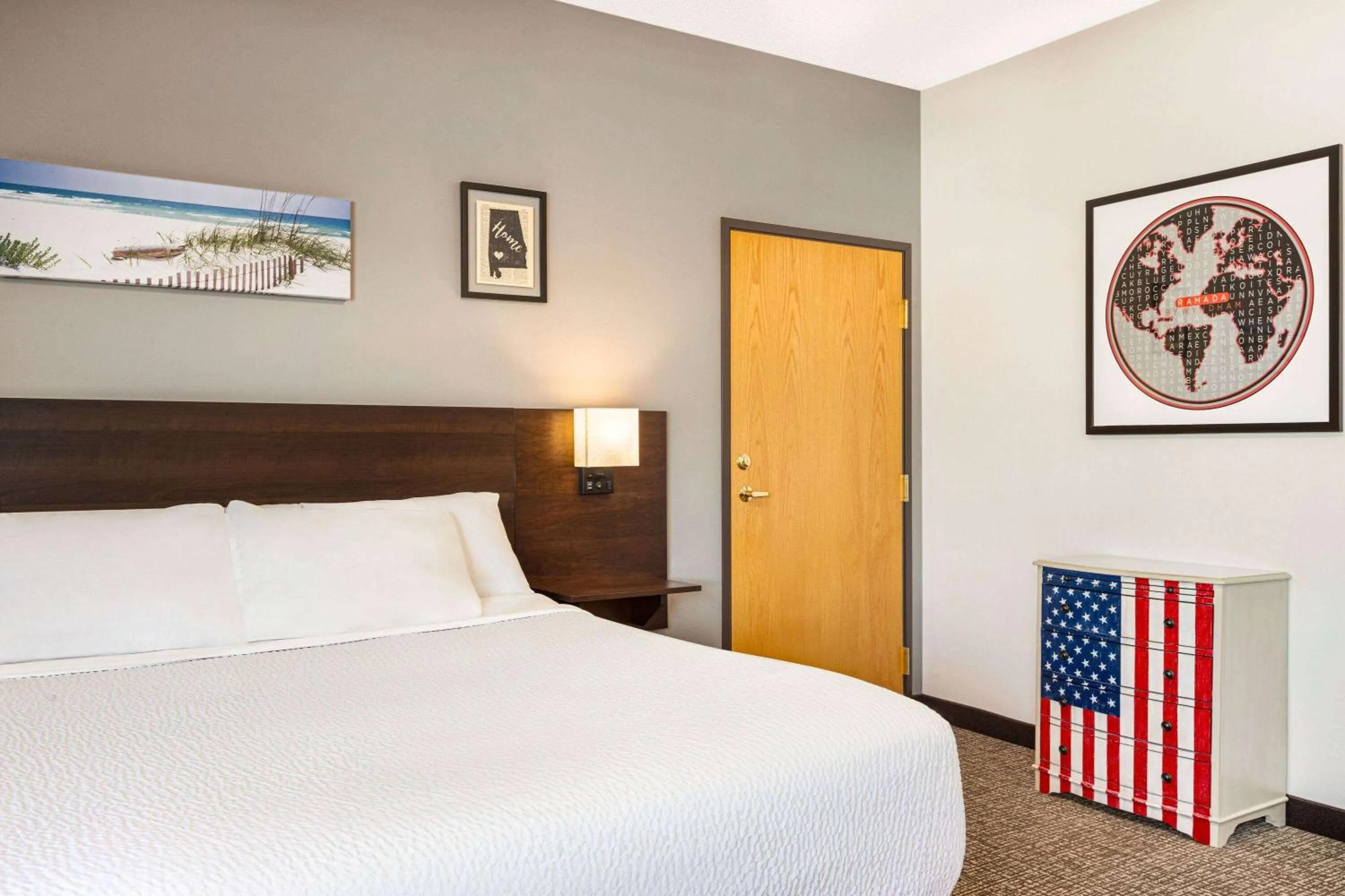 Photo of the whole room, Bed in Ramada by Wyndham Richland Center