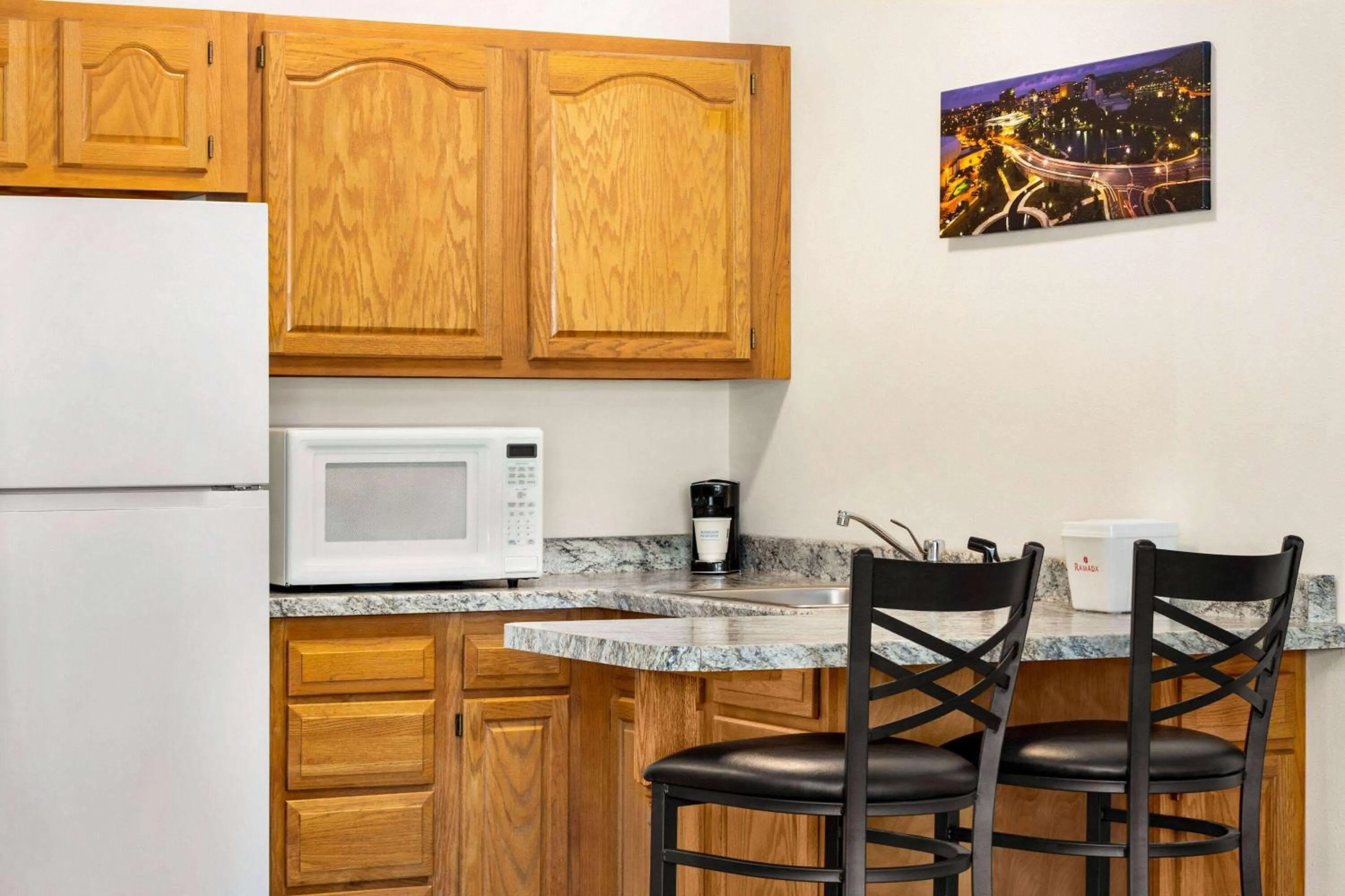 Photo of the whole room in Ramada by Wyndham Richland Center