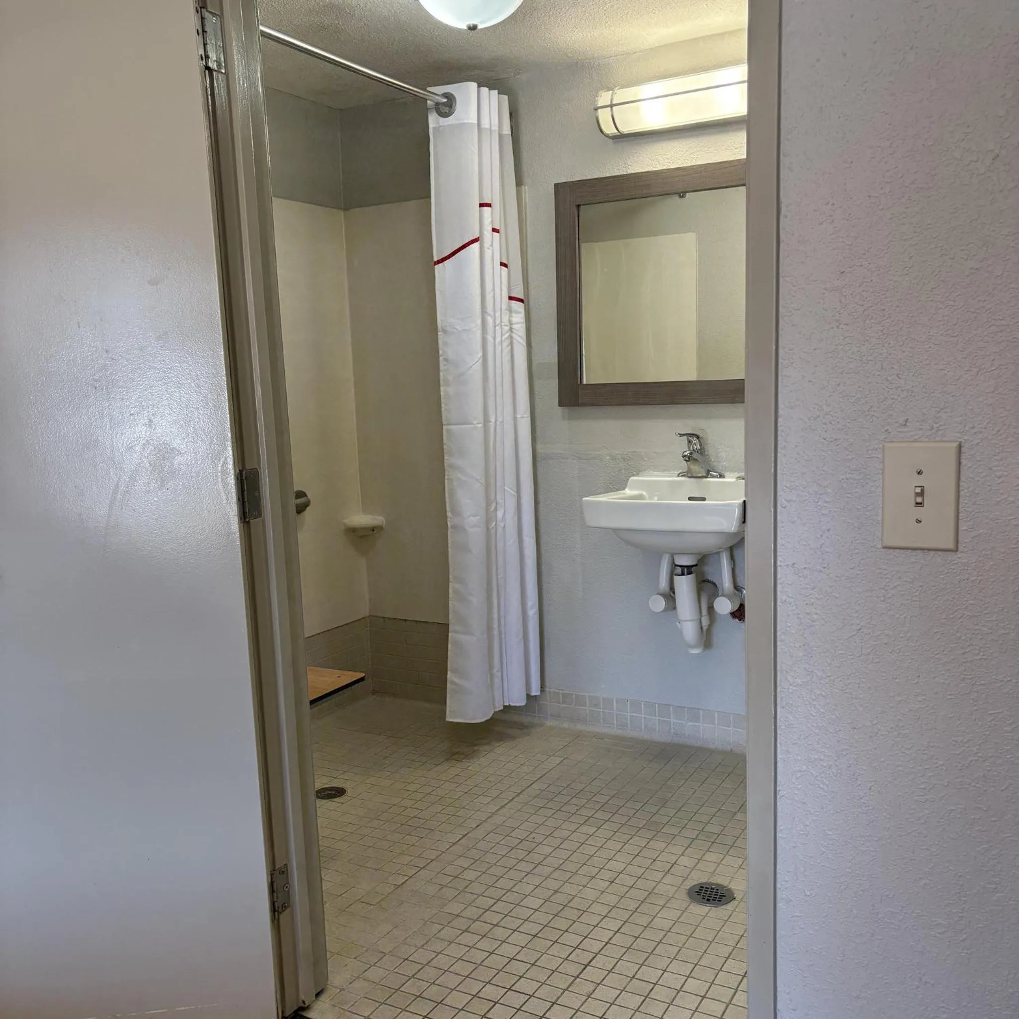 Bathroom in Red Roof Inn Greensboro Airport