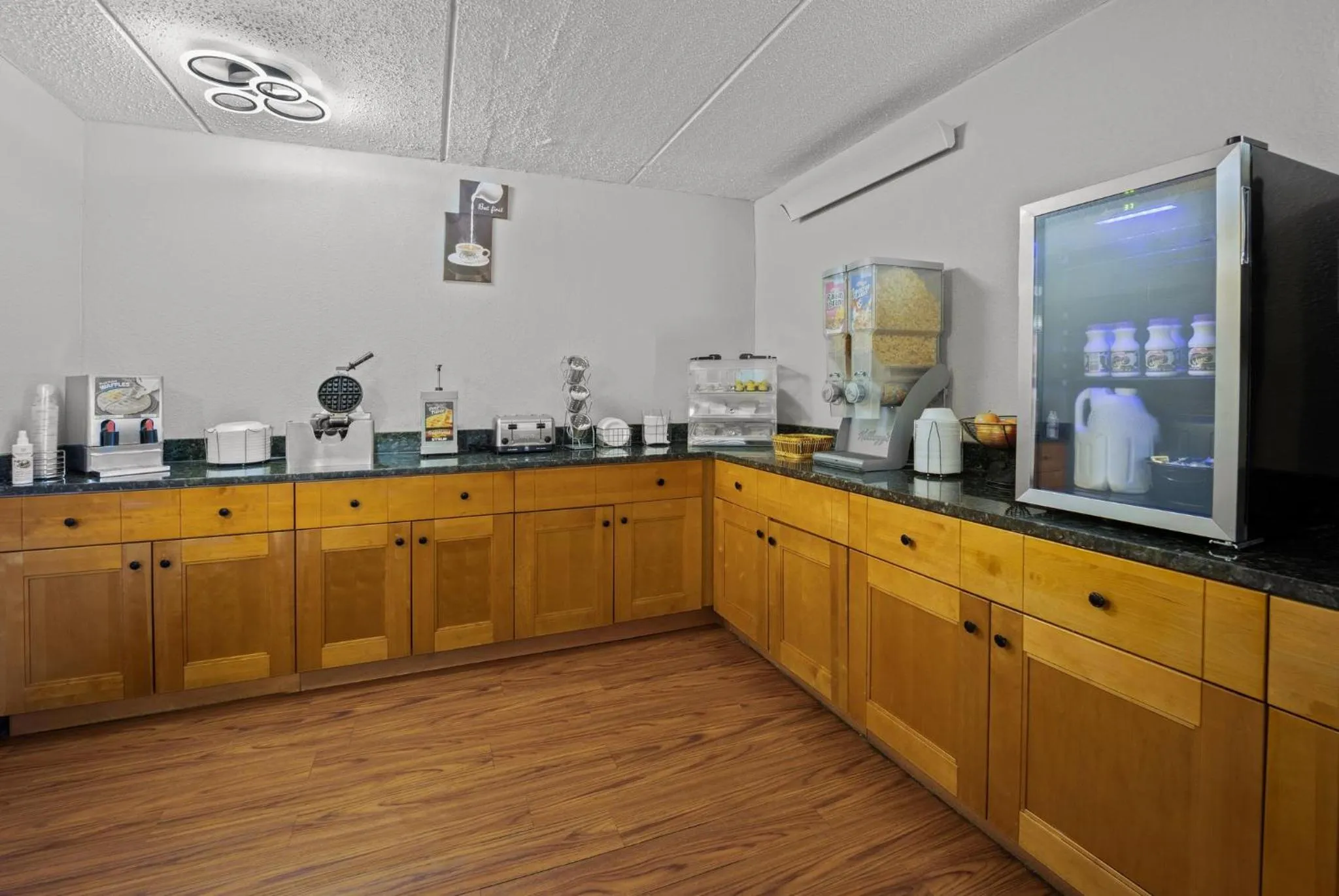 Breakfast in Red Roof Inn Greensboro Airport