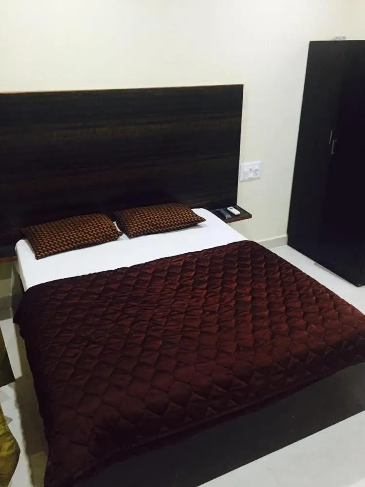 Bed in KPK Residency Arani
