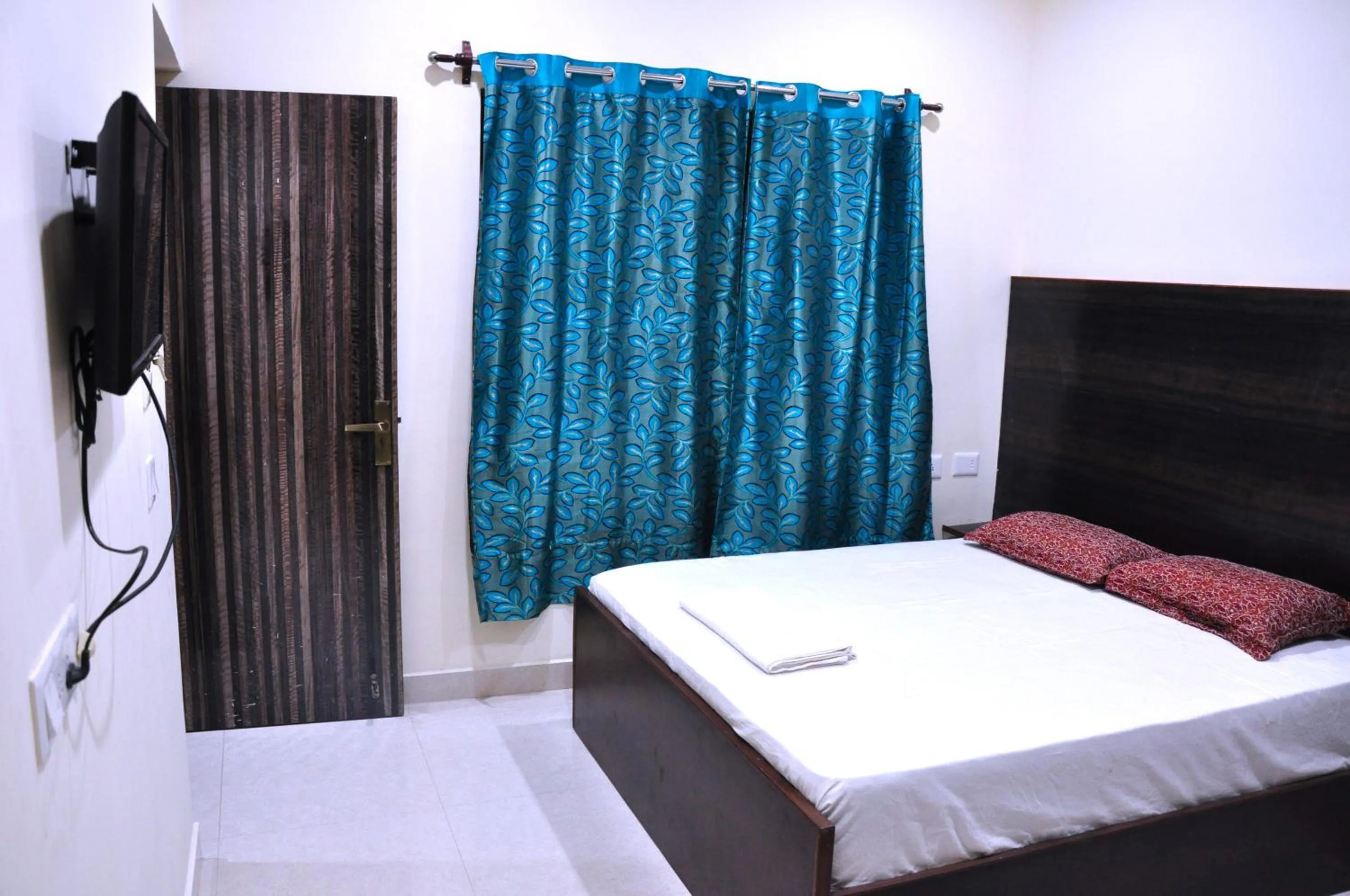 Photo of the whole room in KPK Residency Arani