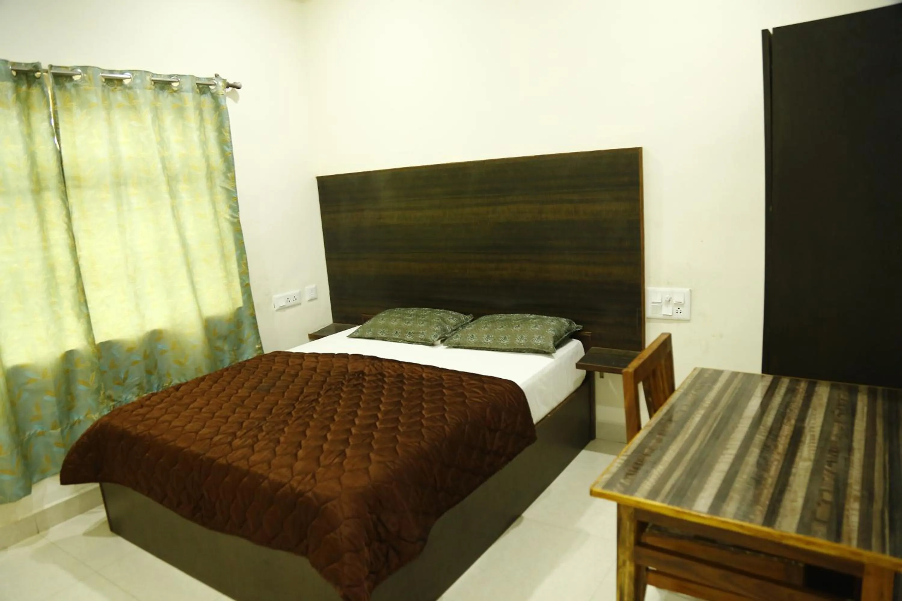 Bed in KPK Residency Arani