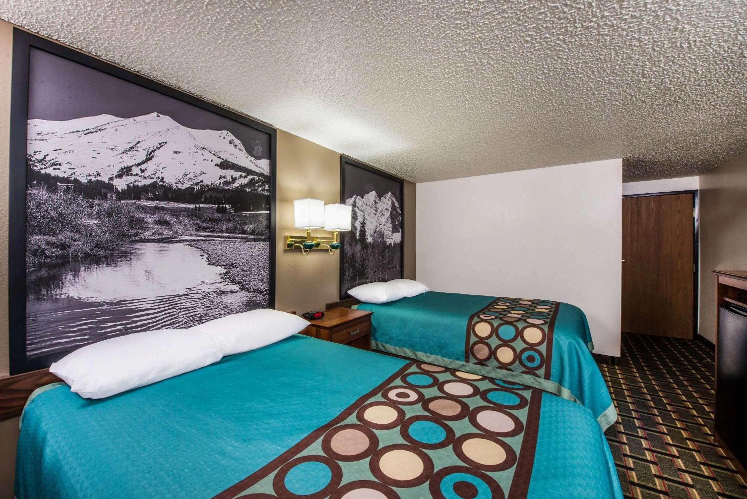 Photo of the whole room, Bed in Super 8 by Wyndham Pueblo