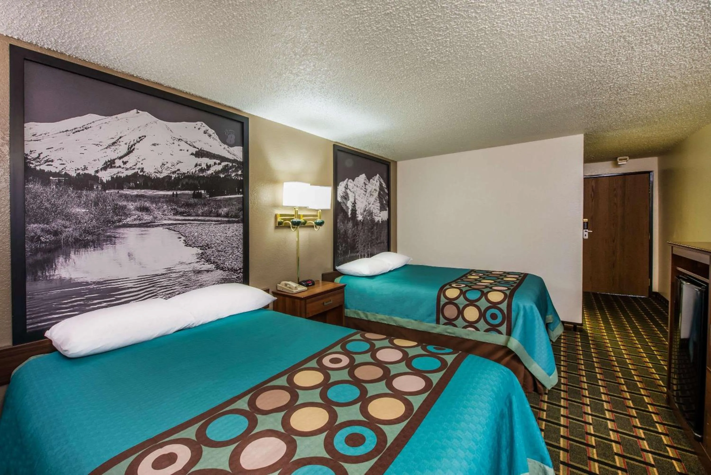 Photo of the whole room, Bed in Super 8 by Wyndham Pueblo