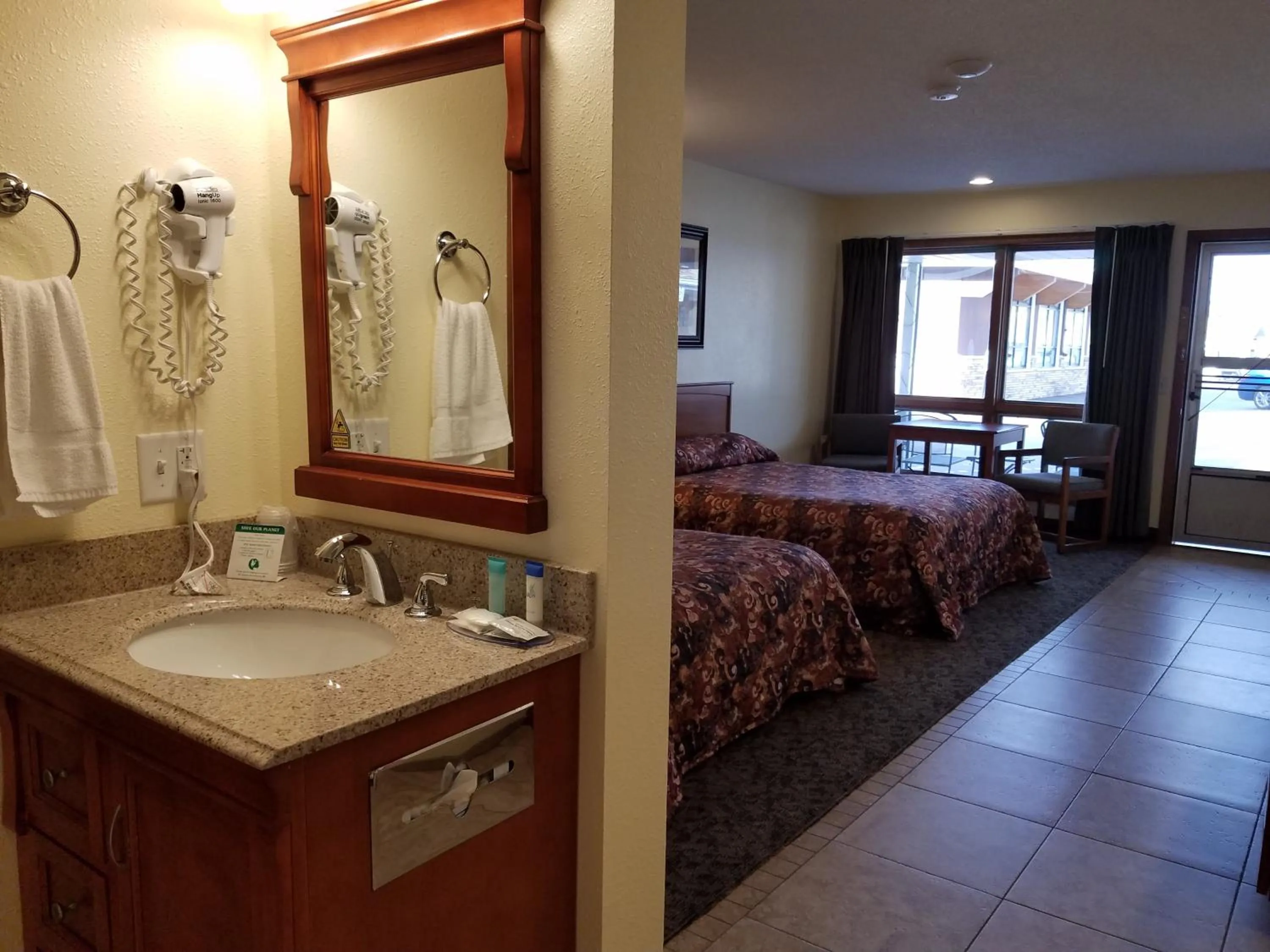 Bed in Black Hawk Motel & Suites