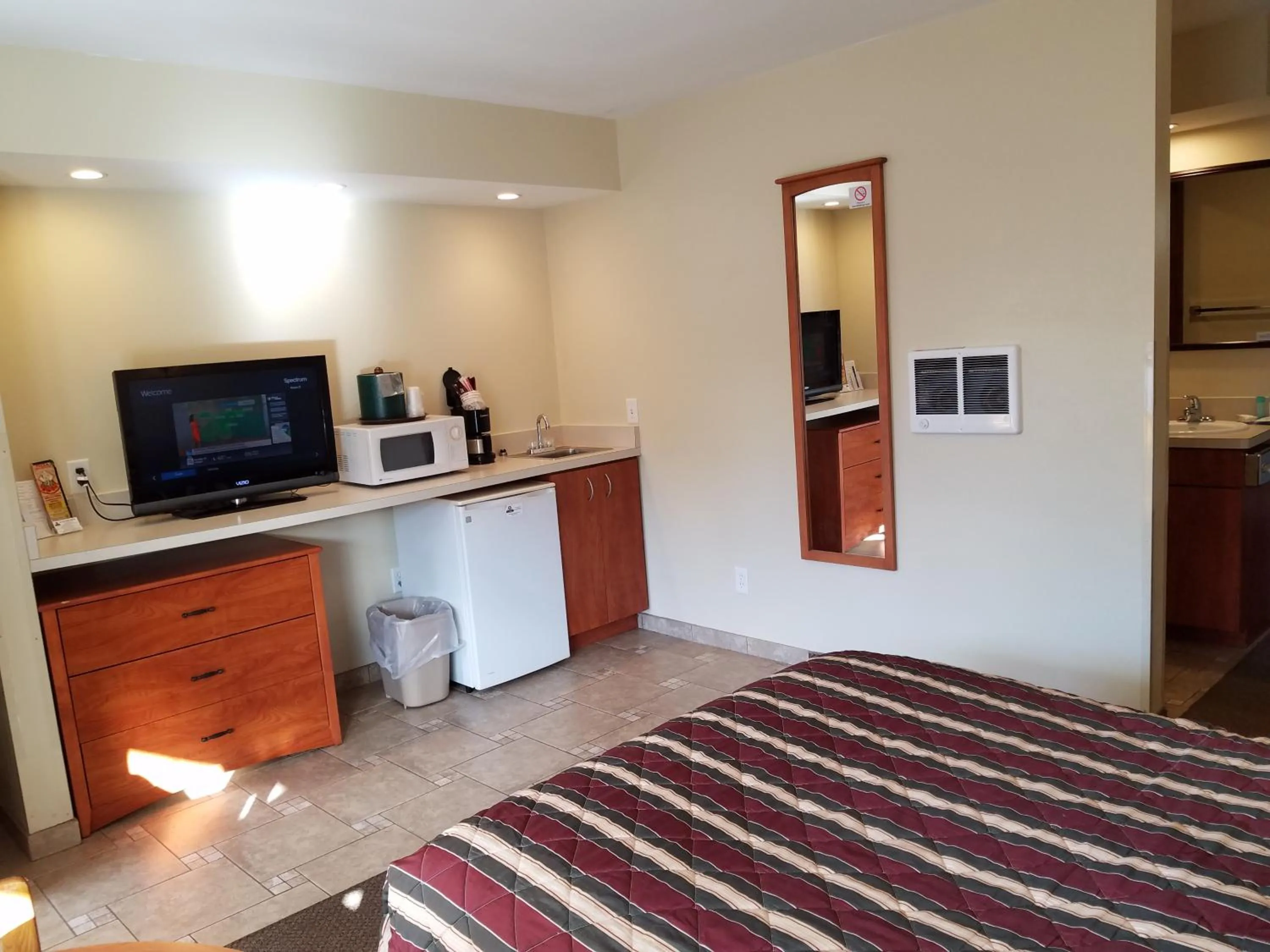 Bed in Black Hawk Motel & Suites