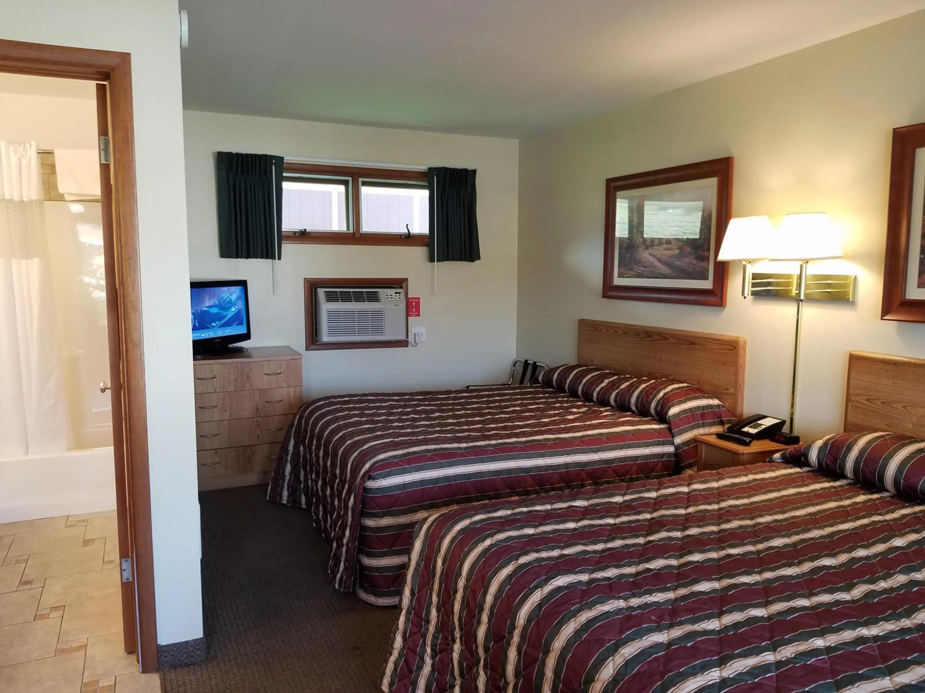 Bed in Black Hawk Motel & Suites