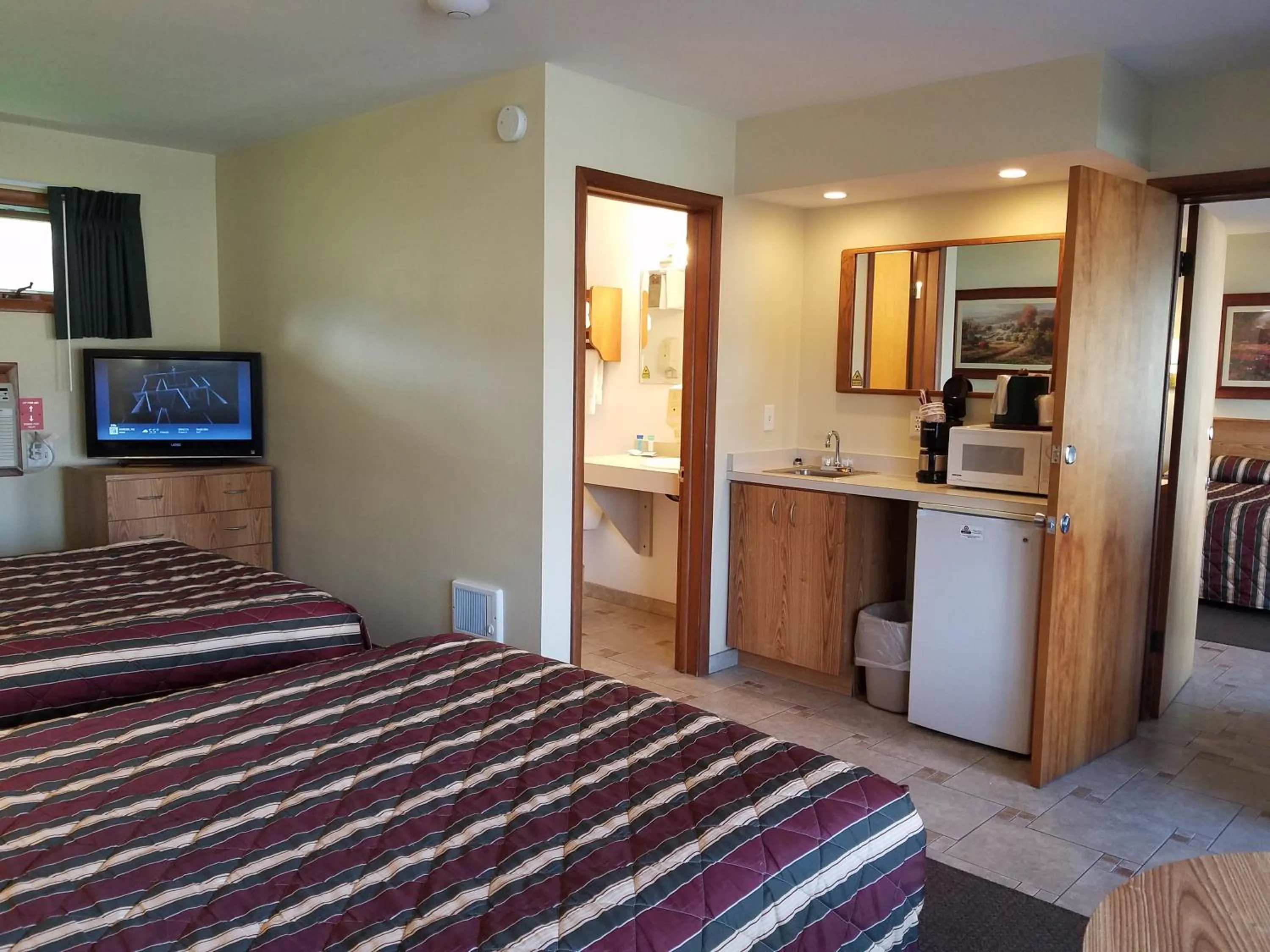 Bed in Black Hawk Motel & Suites