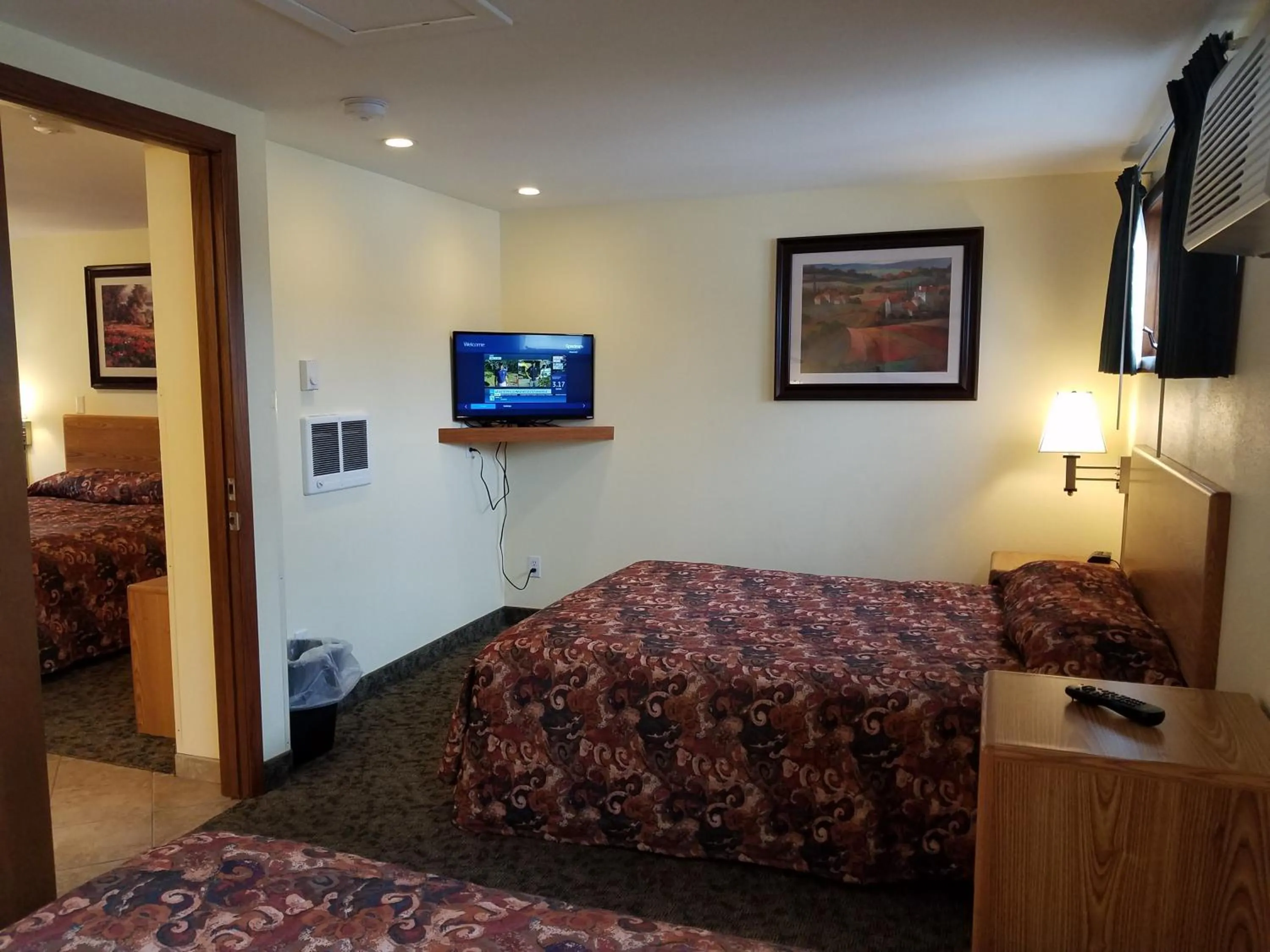 Bed in Black Hawk Motel & Suites