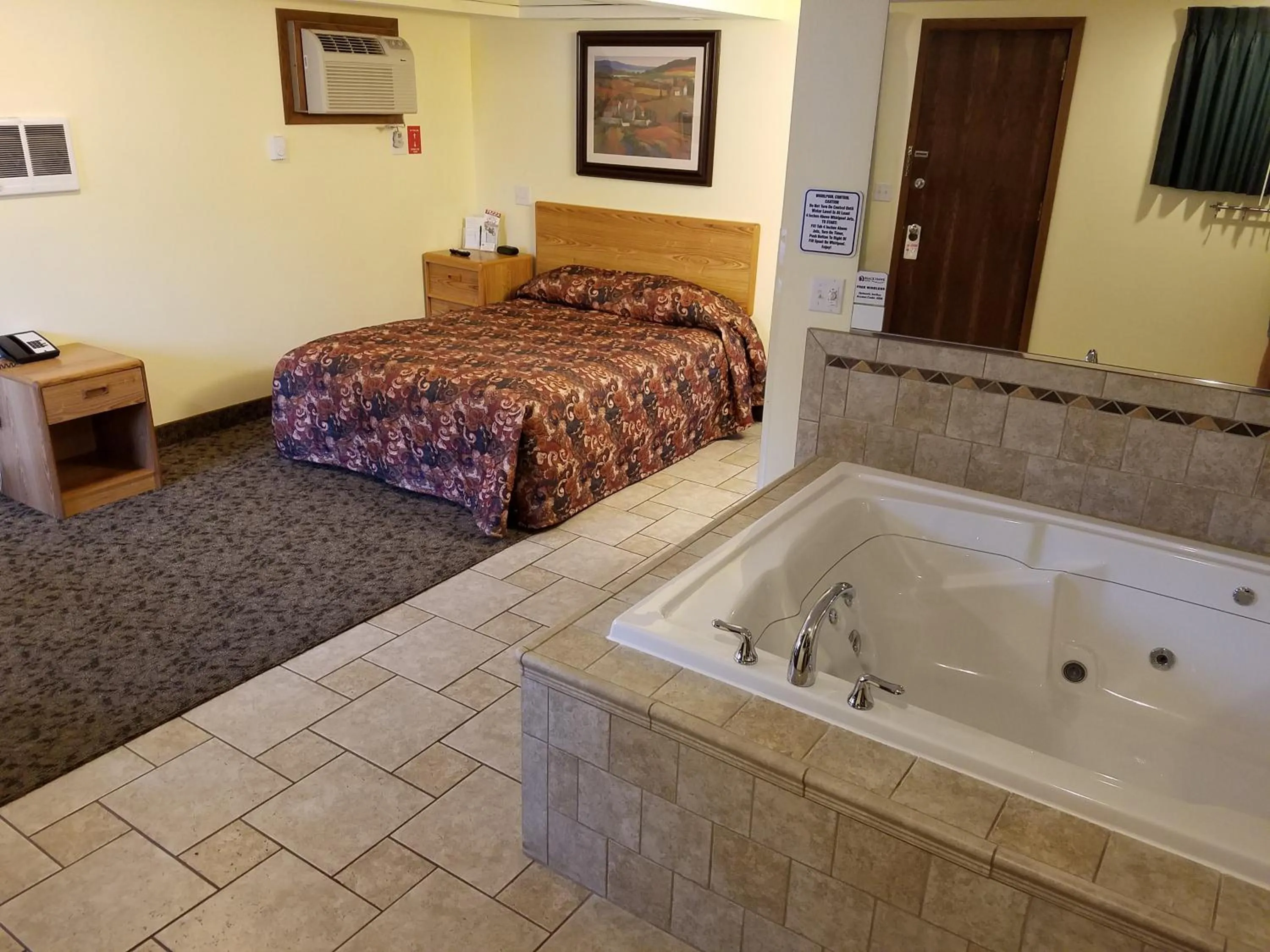 Bed in Black Hawk Motel & Suites