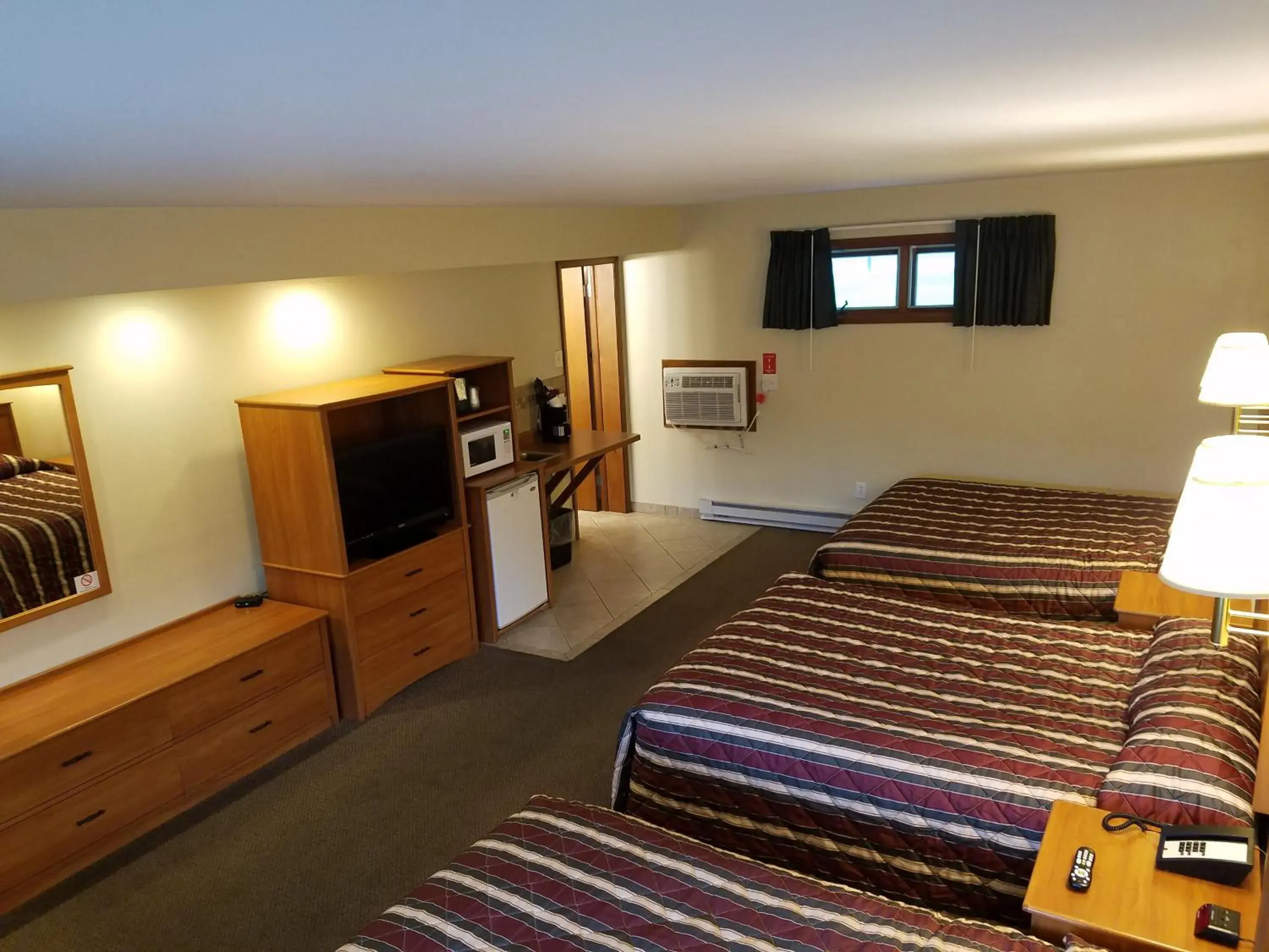 Triple Room in Black Hawk Motel & Suites Triple Room in Black Hawk Motel & Suites