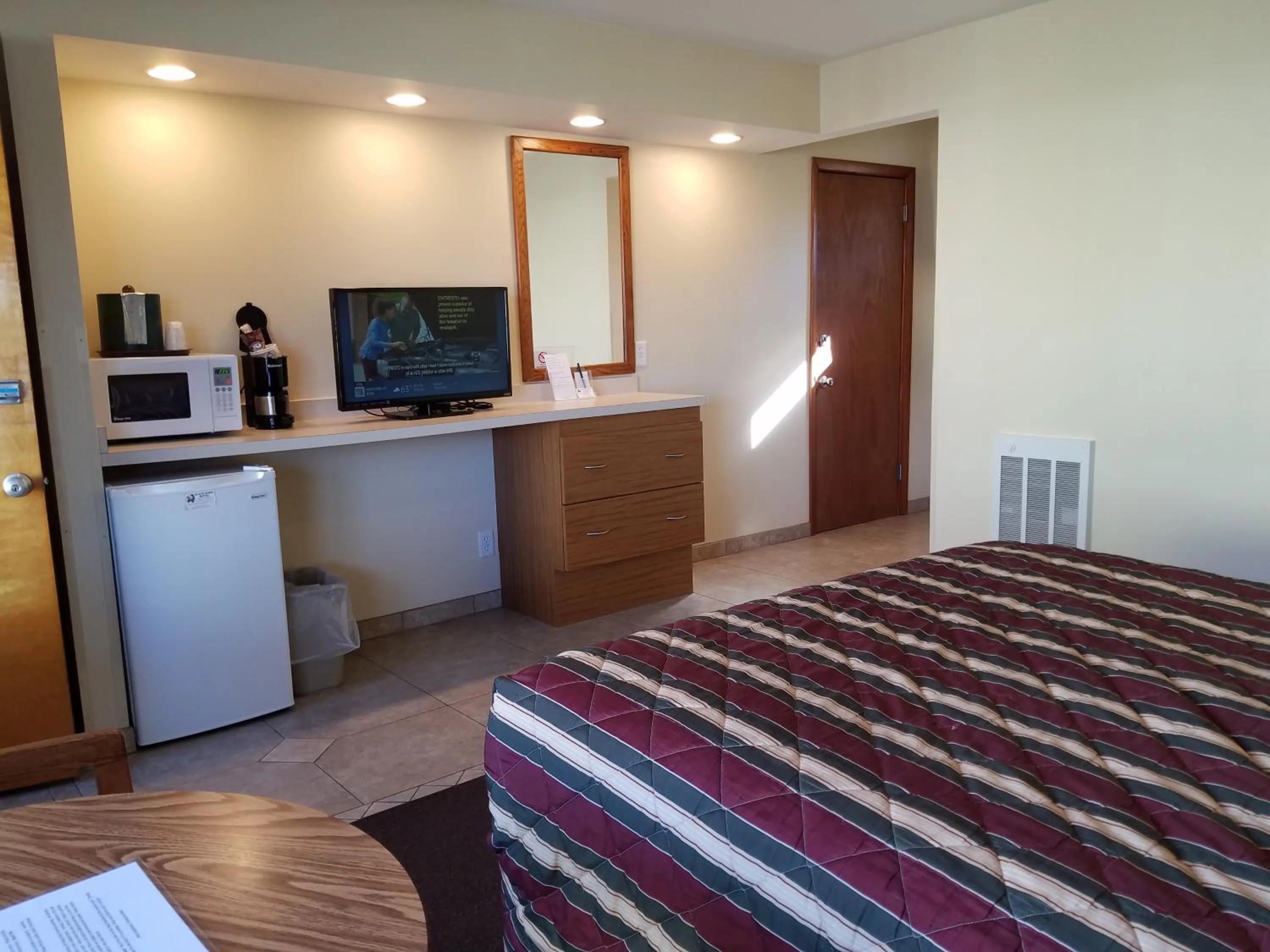 Bed in Black Hawk Motel & Suites