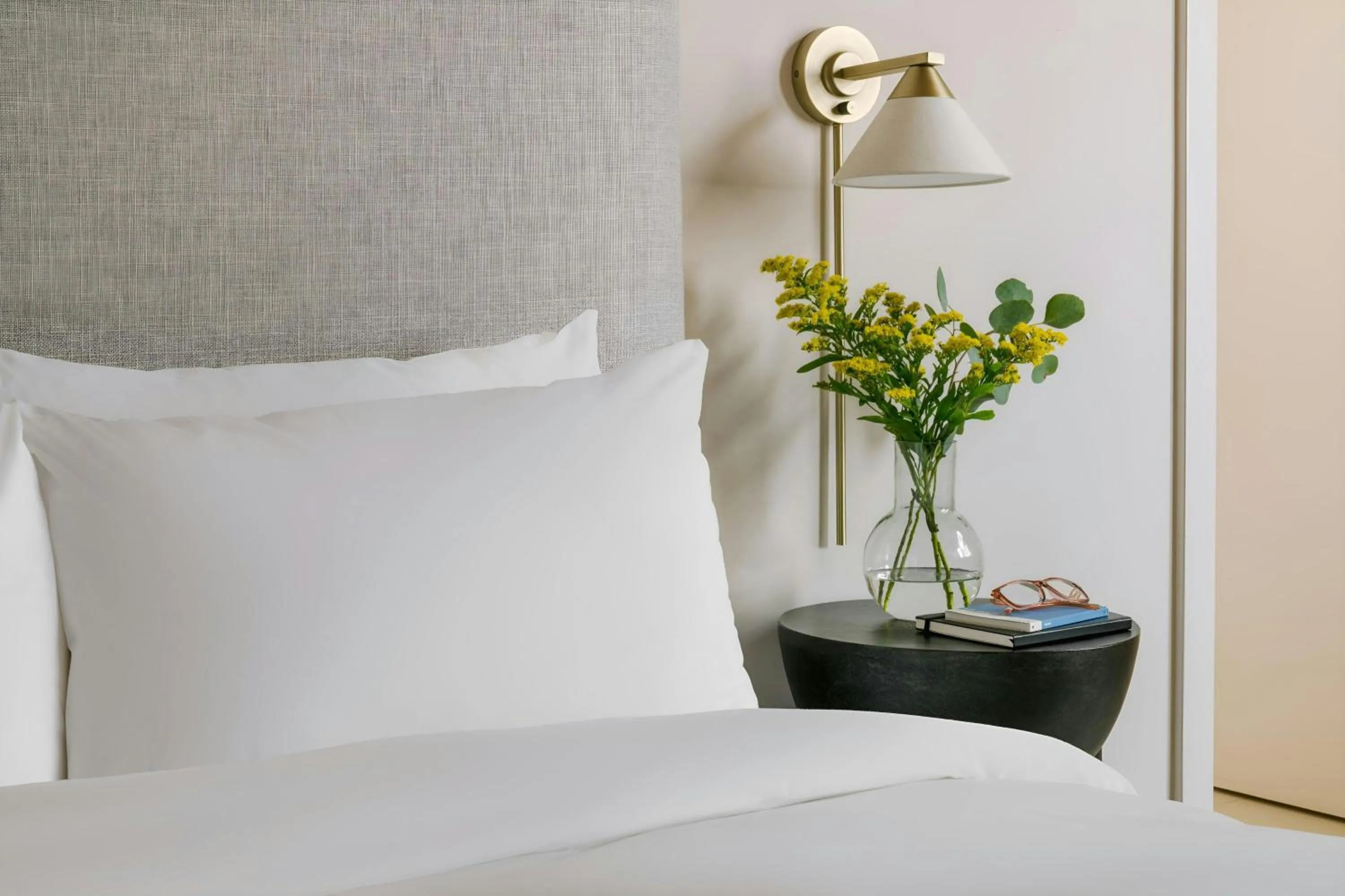 Bedroom, Bed in Sonder by Marriott Bonvoy The Burnham Apartments Loop