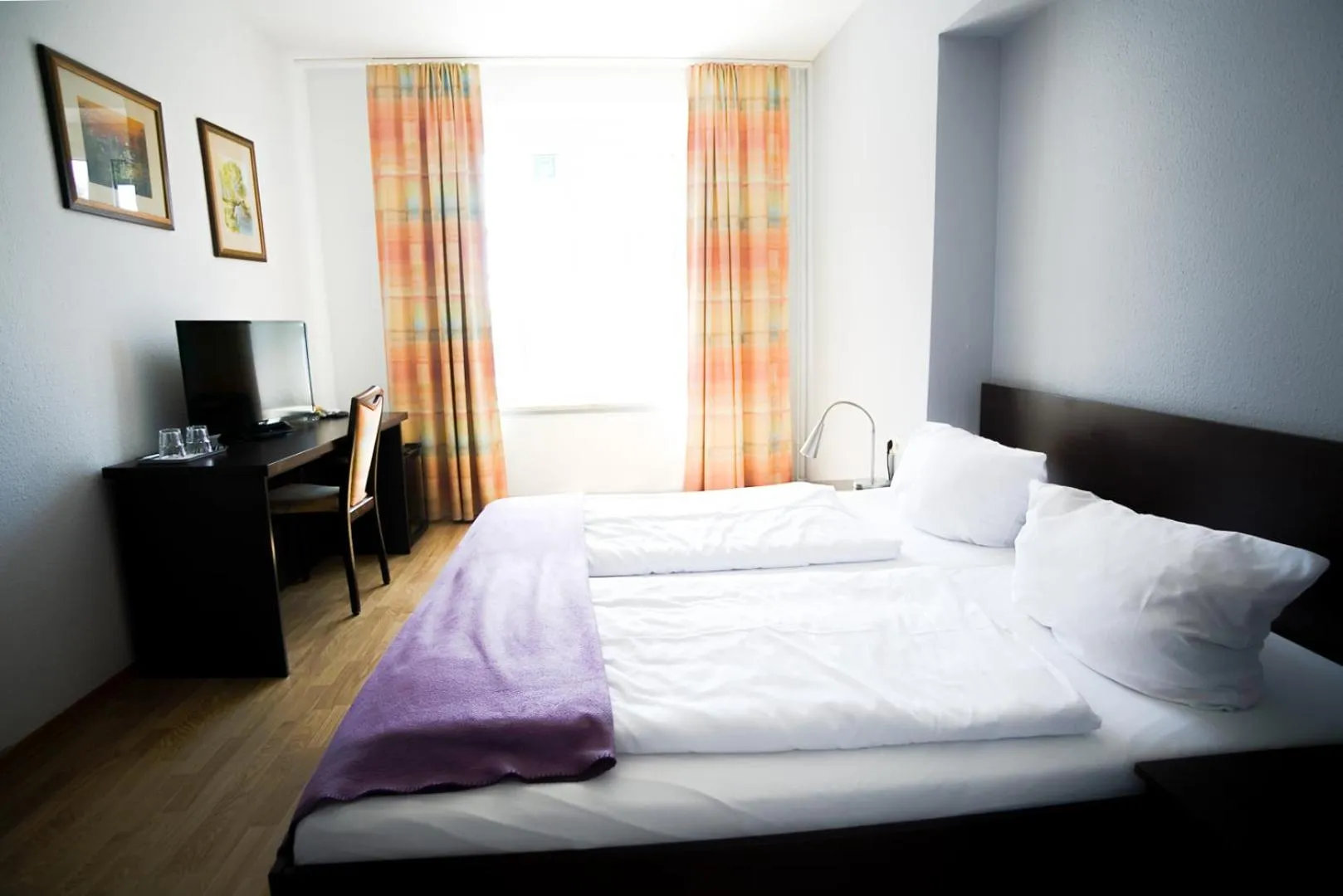 Bedroom, Bed in Hotel Schuetzenhaus Vorsfelde