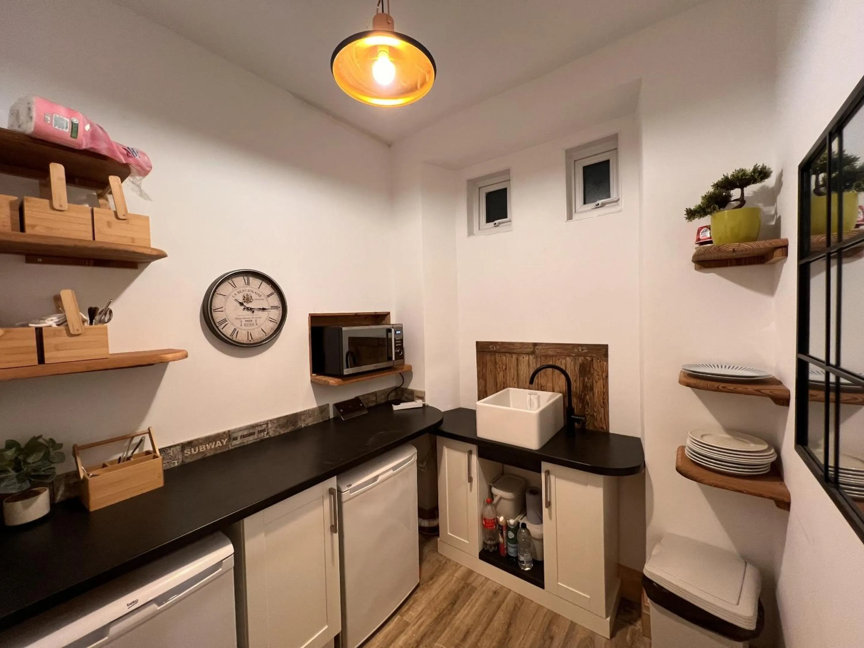 Kitchen or kitchenette in Hoopers Sandy Beach Guest Rooms