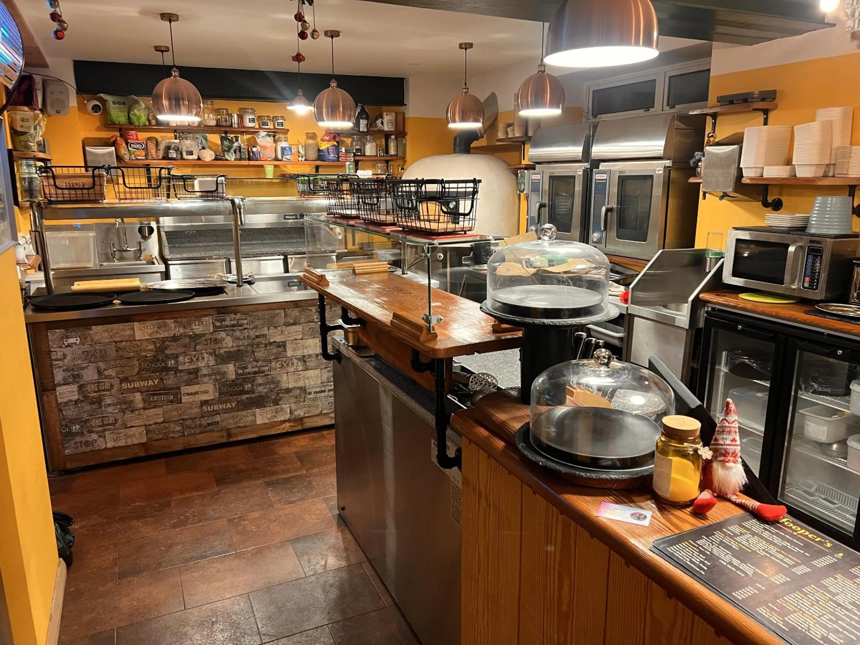 Lounge or bar in Hoopers Sandy Beach Guest Rooms