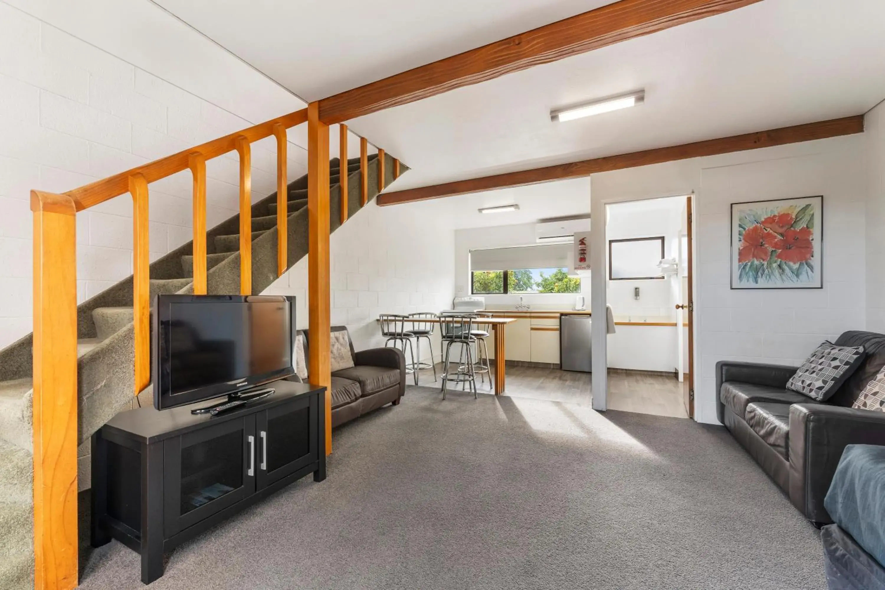 Two-Bedroom Family Apartment - Split Level in Coachman's Lodge Motel Two-Bedroom Family Apartment - Split Level in Coachman's Lodge Motel