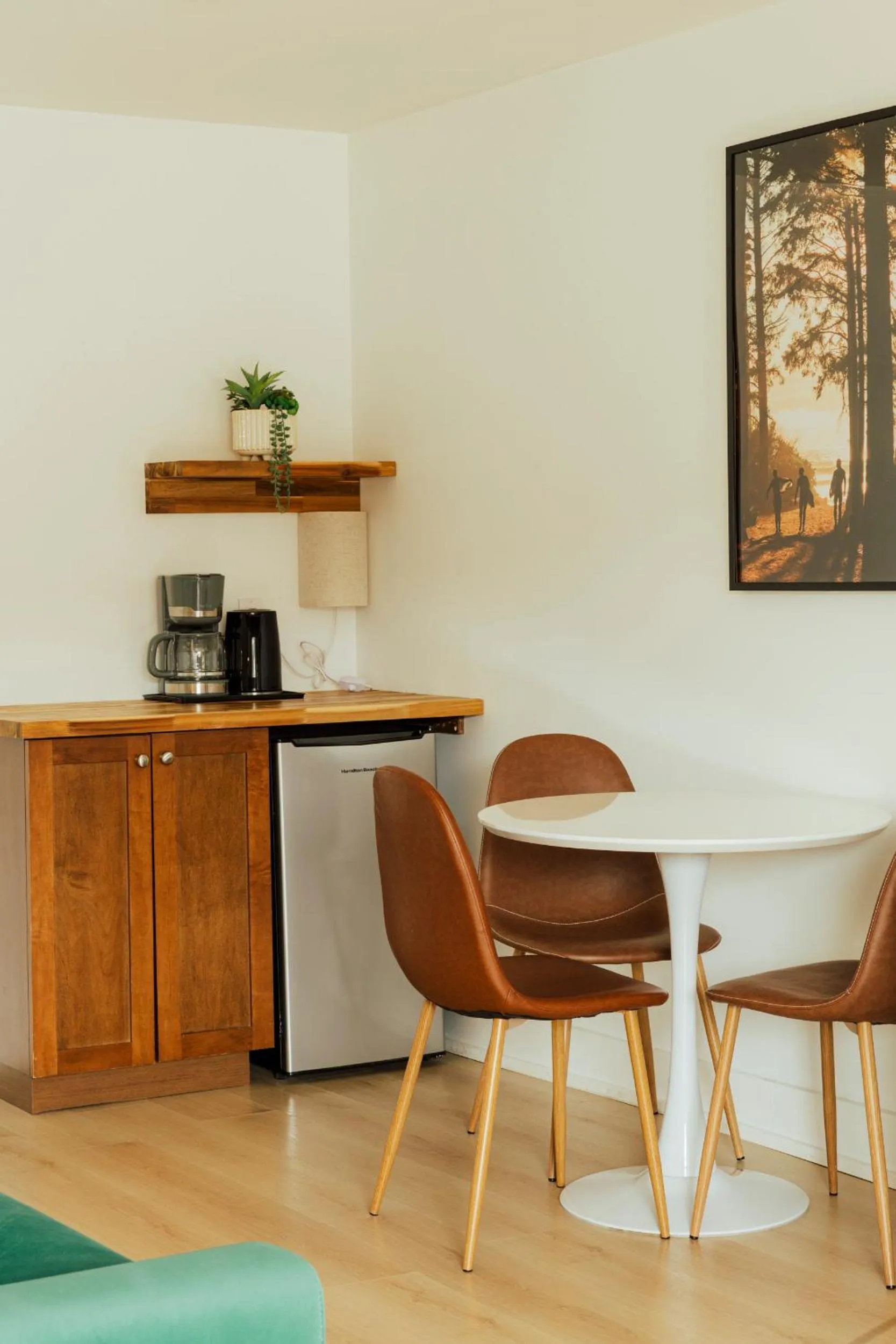Dining area in Ucluelet Wildwood Inn