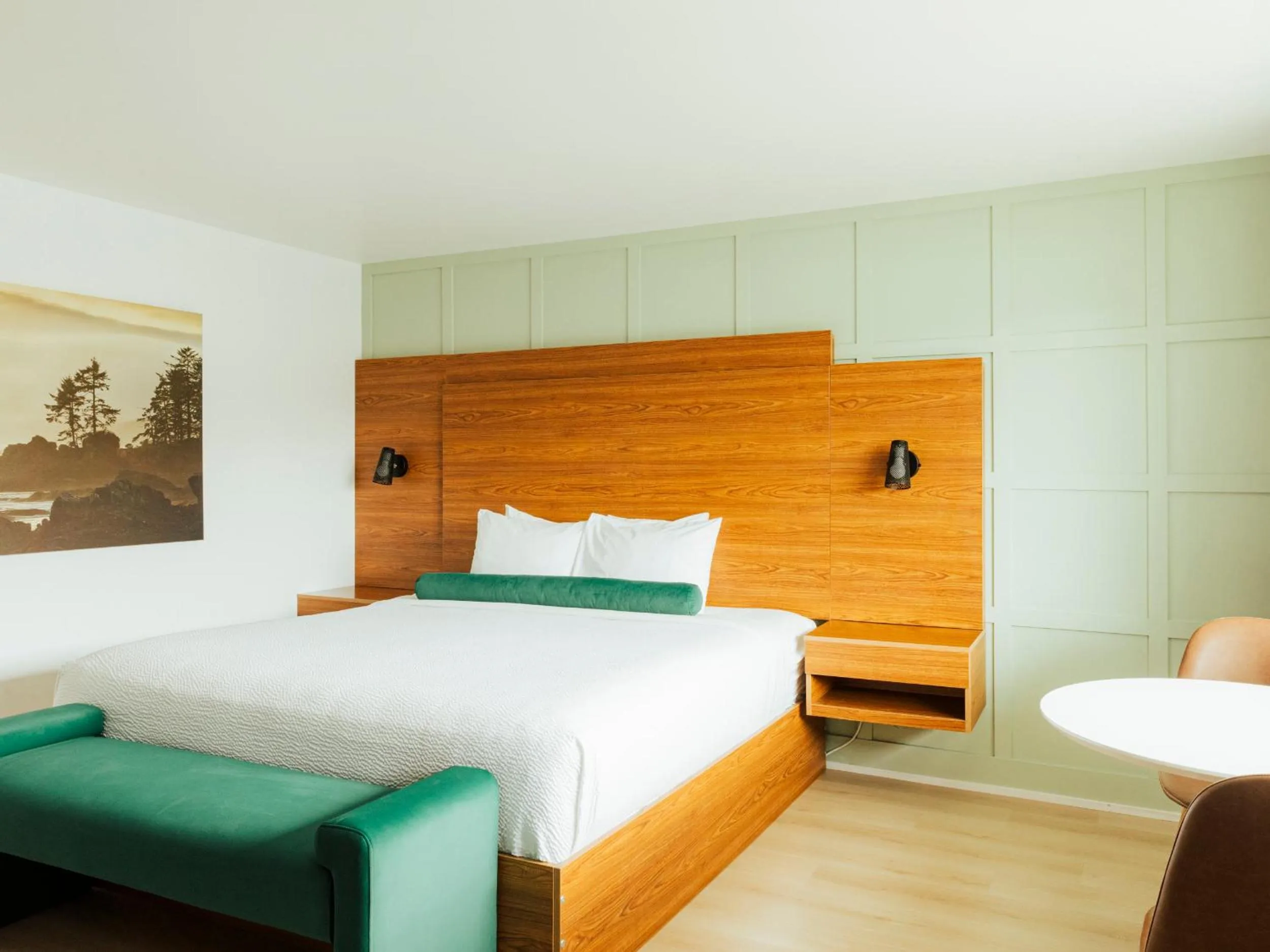 Bed in Ucluelet Wildwood Inn