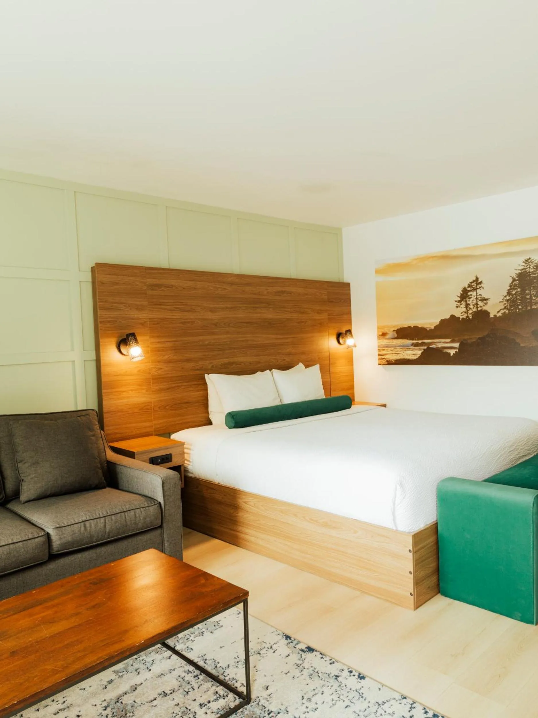 Bedroom, Bed in Ucluelet Wildwood Inn