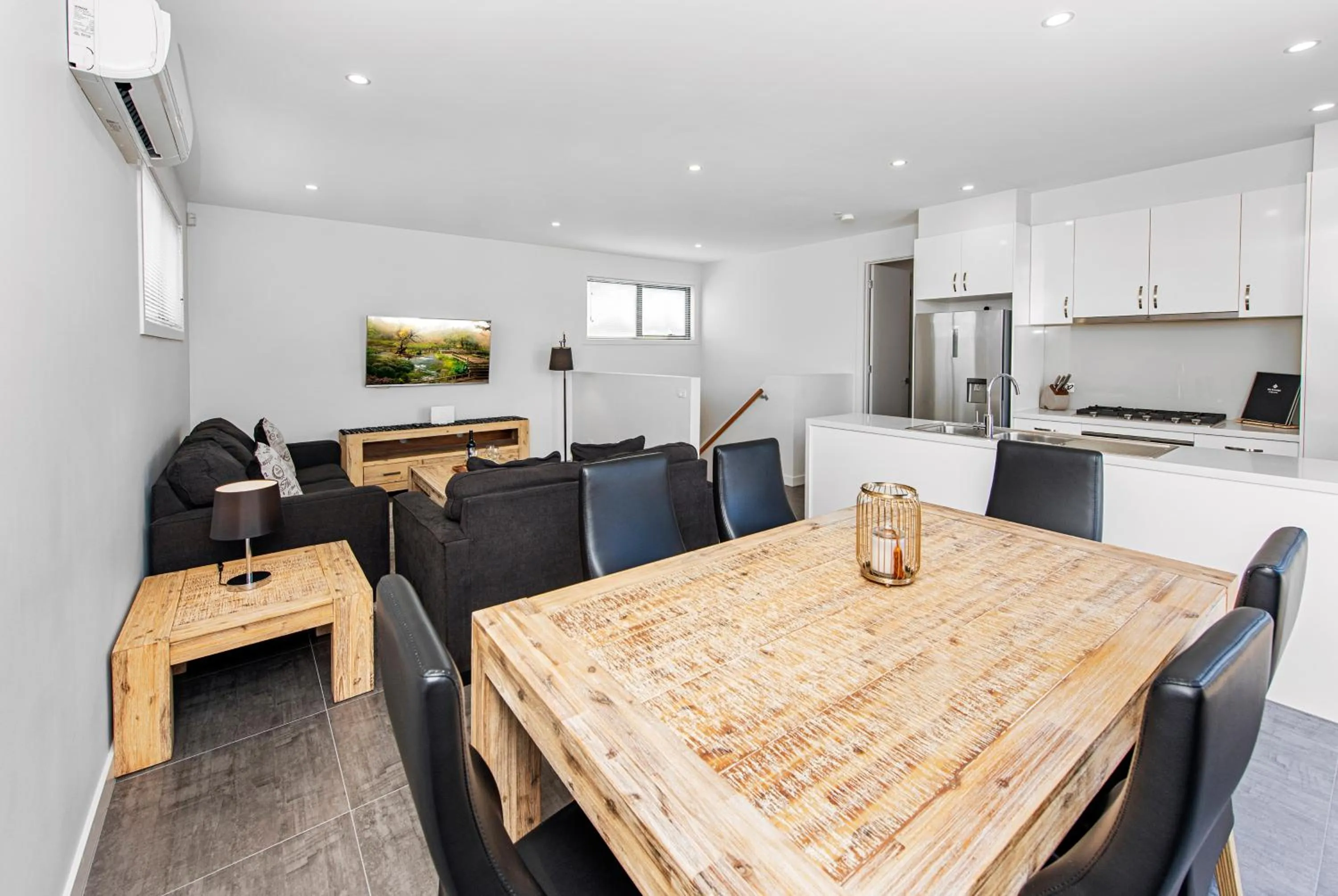 Dining area in Fawkner Executive Suites & Serviced Apartments