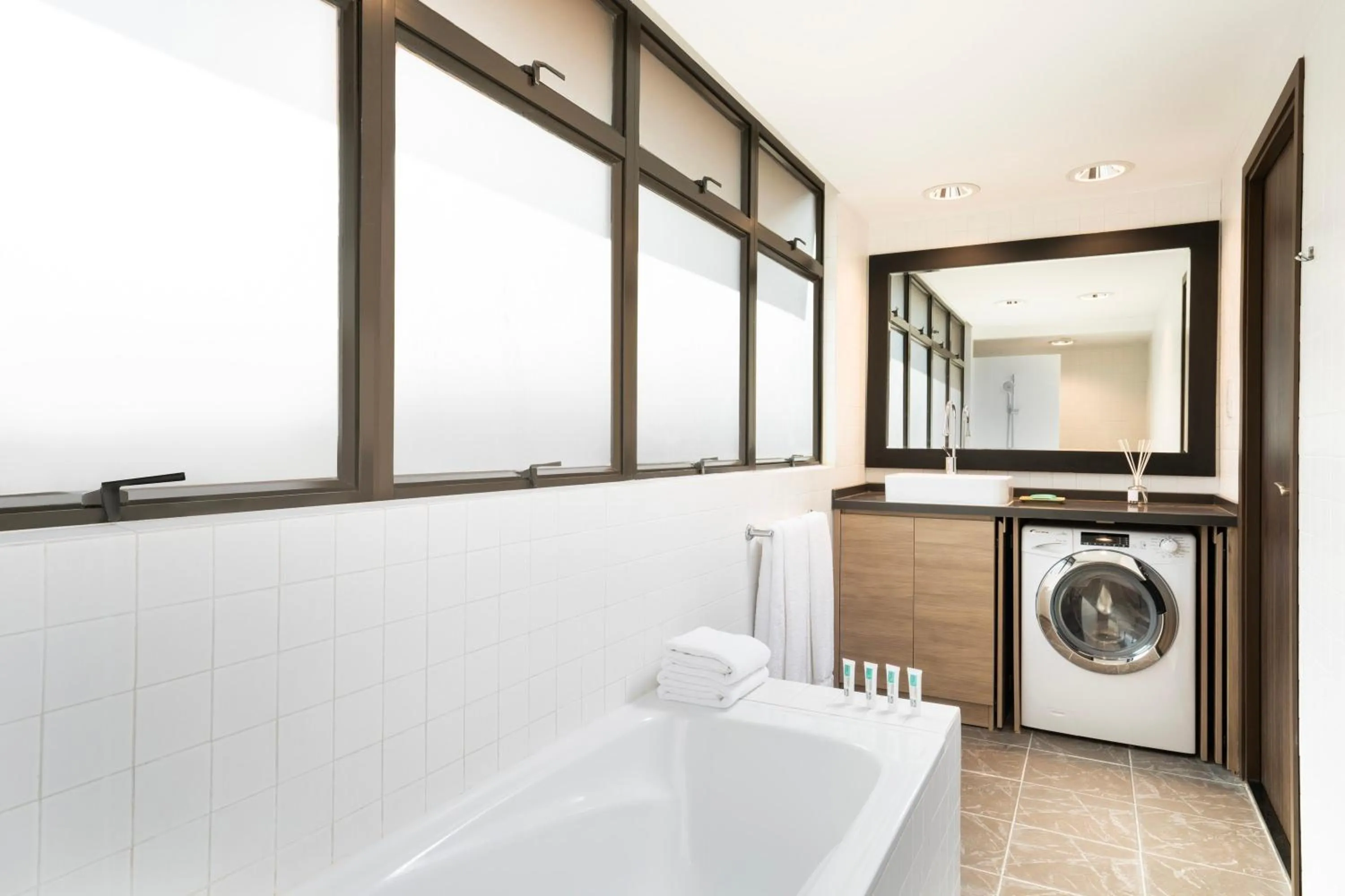 Photo of the whole room in Shama Central