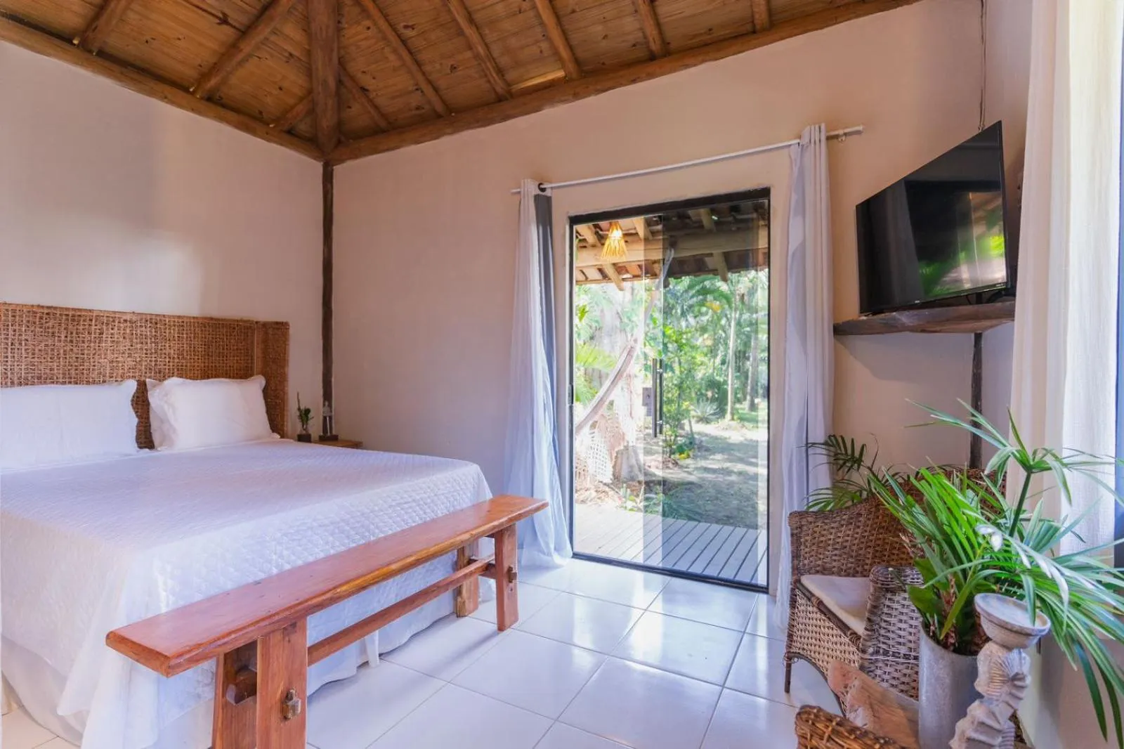 Communal lounge/ TV room, Bed in Pousada Villa Mares
